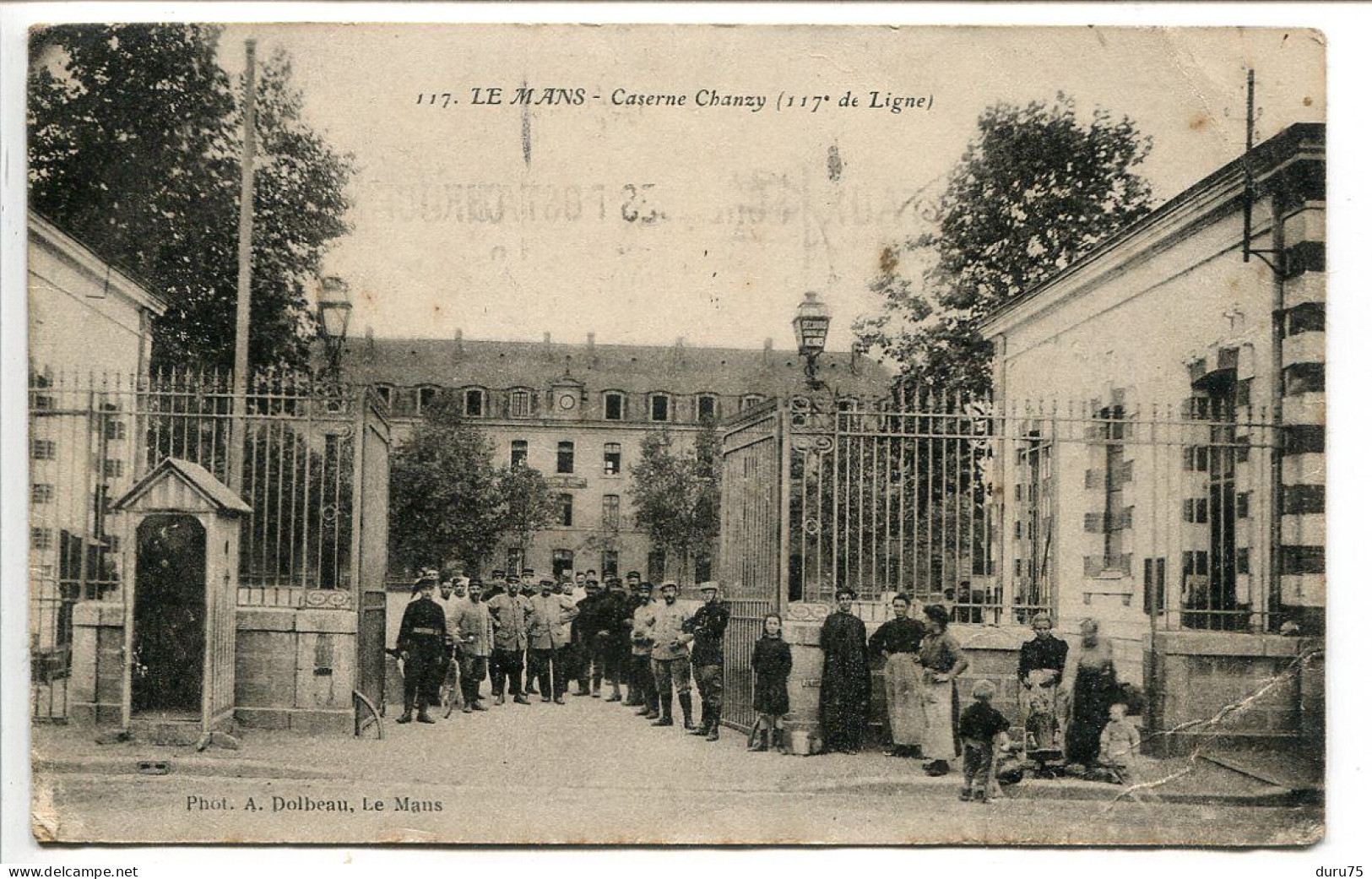 Militaria * CPA Voyagé 1923 * LE MANS Caserne Chanzy 117e De Ligne ( Très Animée Soldats Femmes Enfants) - Barracks