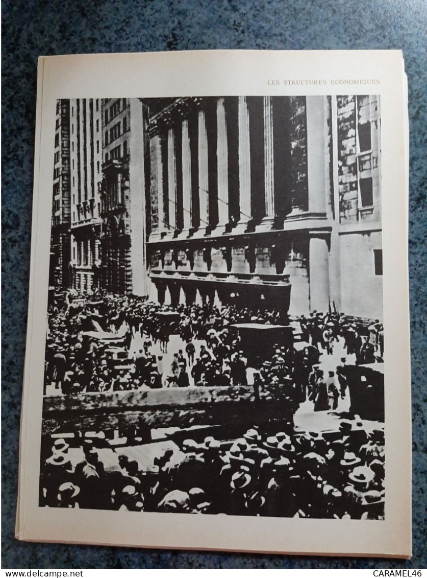 AFFICHE  - PHOTOGRAPHIQUE    -  UN ASPECT DE WALL STREET DEVANT LA BOURSE DE NEW YORK EN 1929 - Affiches