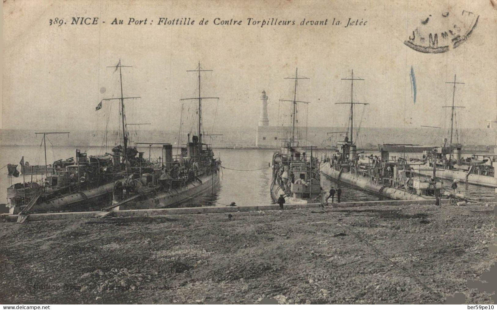 06 NICE AU PORT FLOTILLE DE CONTRE-TORPILLEURS DEVANT LA JETEE - Transport Maritime - Port