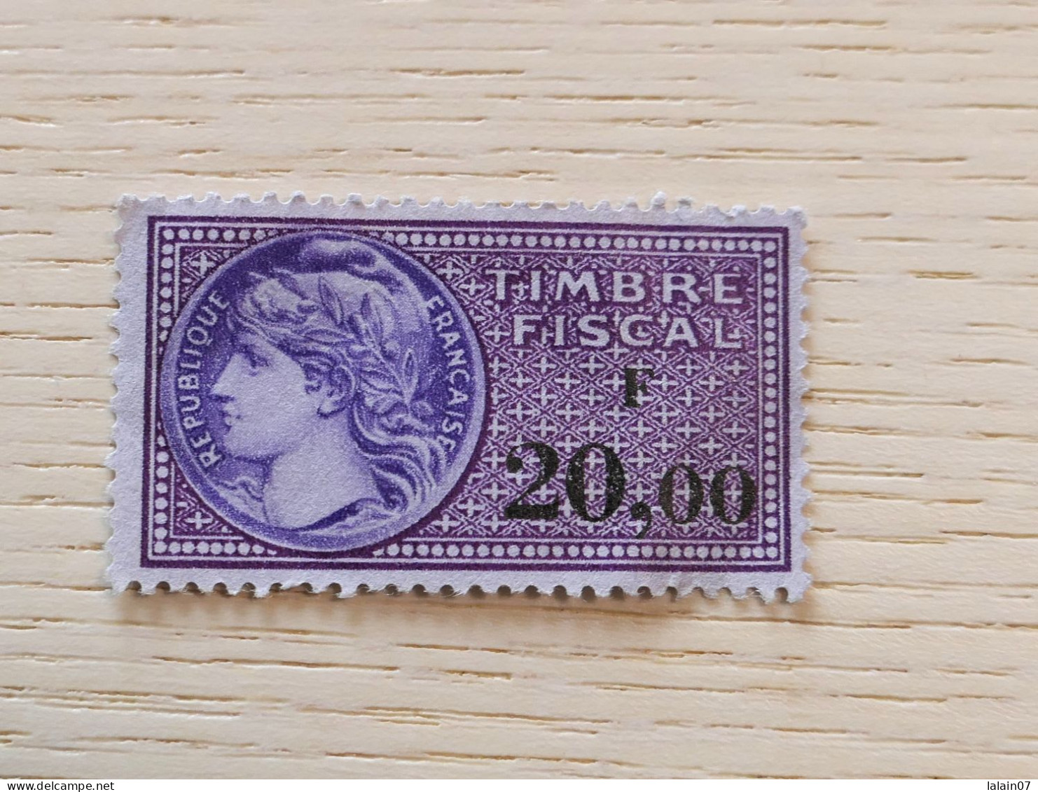Timbre Fiscal De 20 Francs Avec Gomme - Stamps