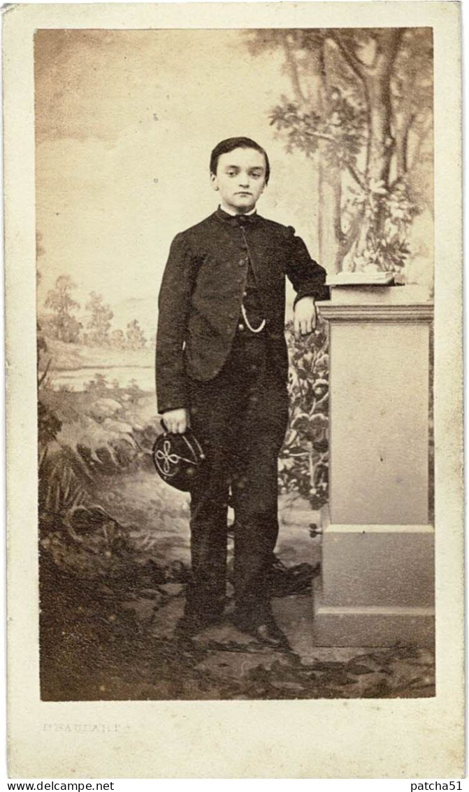 Photo CDV - Très Jeune Homme élégant Avec Chaînette Au Gilet Prénommé Laignier - Phot. Baudart à Reims - Déc. 1862 - Anciennes (Av. 1900)