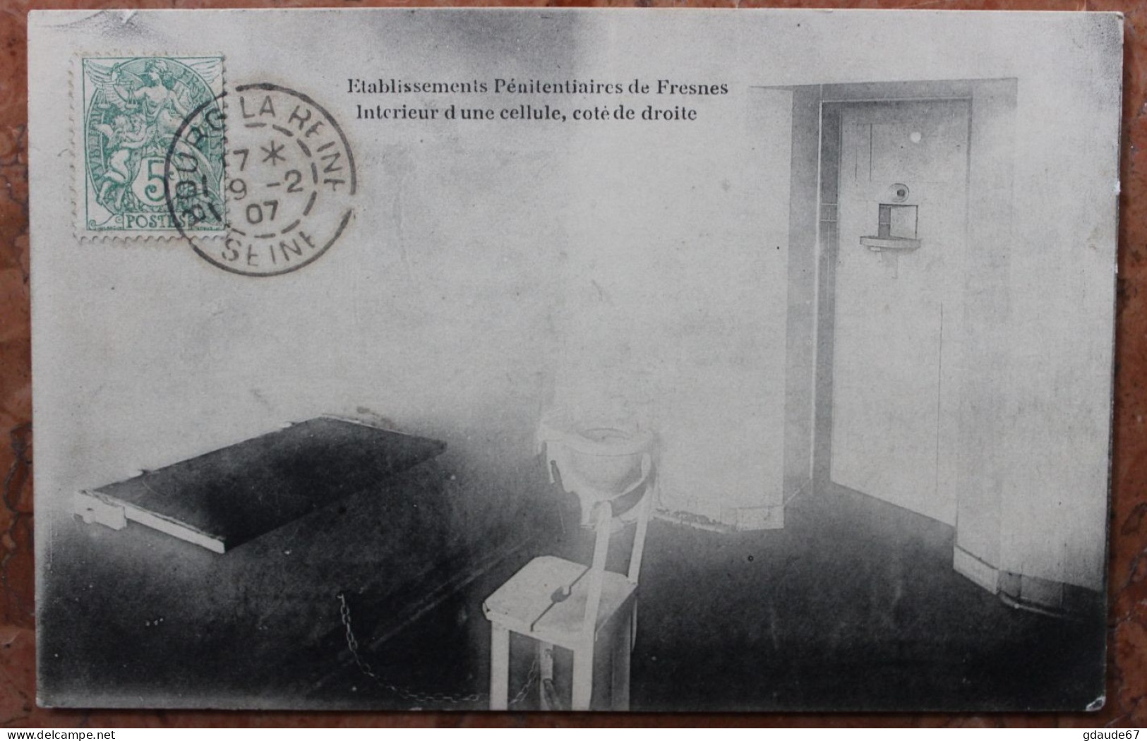 PRISON De FRESNES (94) - ETABLISSEMENTS PENITENTIAIRES - INTERIEUR D'UNE CELLULE COTE DE DROITE - Fresnes