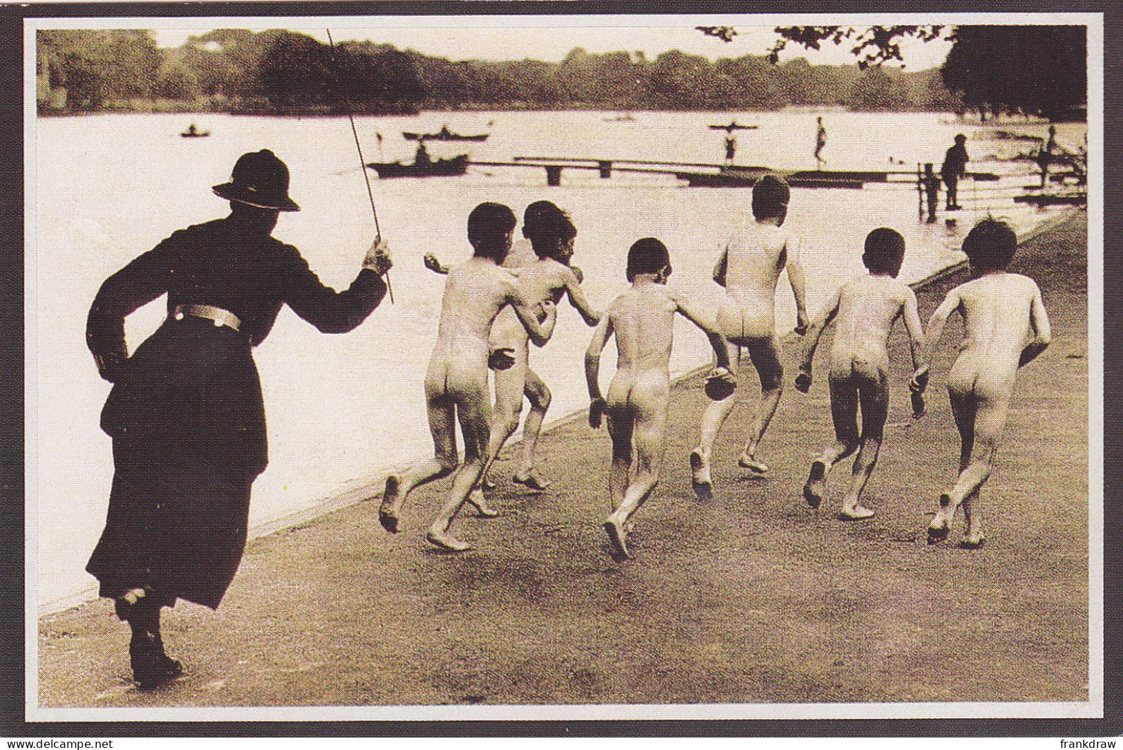 Nostalgia Postcard - Boys Will Be Boys, Illicit Bathers At The Serpentine In Hyde Park, London 1926 - VG - Unclassified
