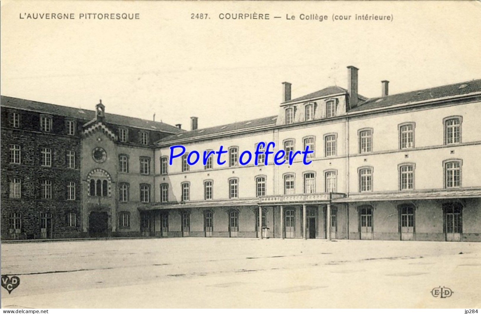 63 - Courpière - Le Collège ( Cour Inférieure ) - Courpiere