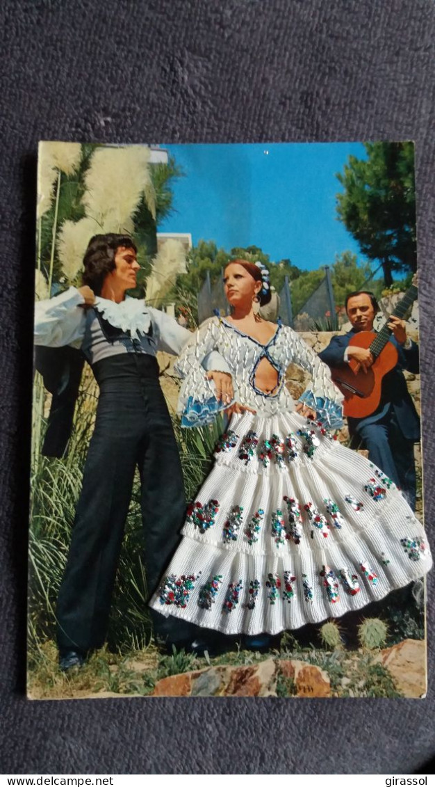 CARTE  BRODEE FOKLORE FOLKLORIQUE ESPAGNE ESPAGNOLE GUITARE EXTERIEUR CACTUS ROCHERS - Brodées