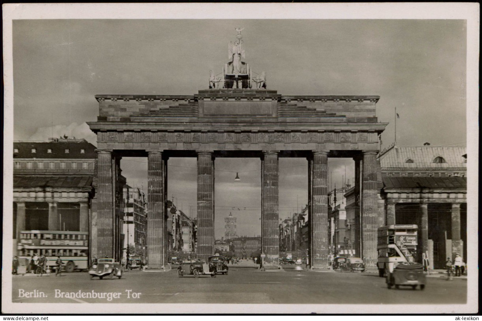 Ansichtskarte Mitte-Berlin Brandenburger Tor Durchblick Zum Roten Rathaus 1943 - Brandenburger Deur