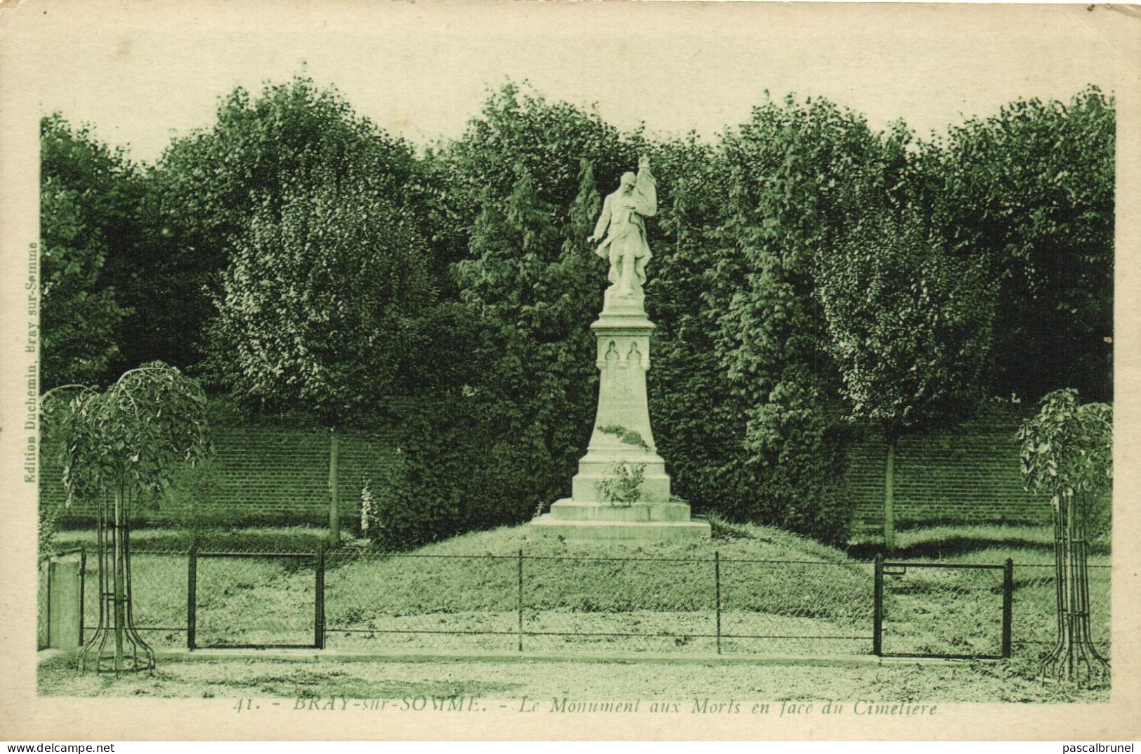 BRAY SUR SOMME - LE MONUMENT AUX MORTS EN FACE DU CIMETIERE - Bray Sur Somme