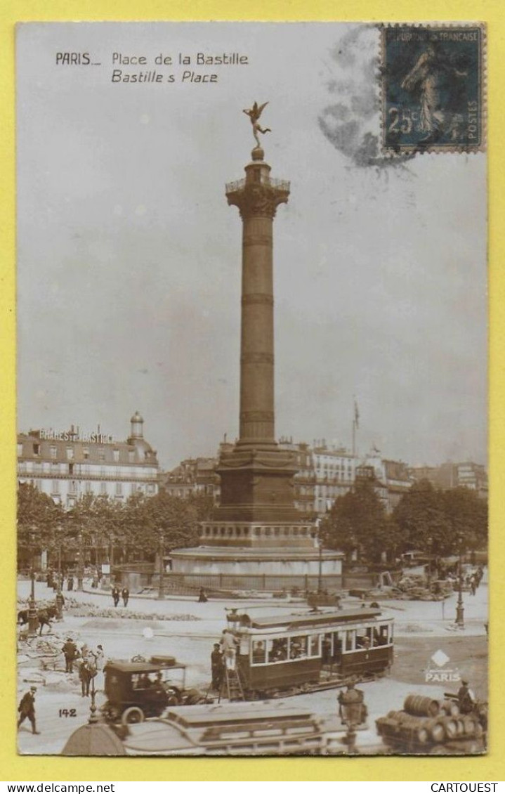 CPA PARIS XI PLACE DE LA BASTILLE TRAMWAY Travaux ( Pose Des Pavés ) 1920 - Other & Unclassified