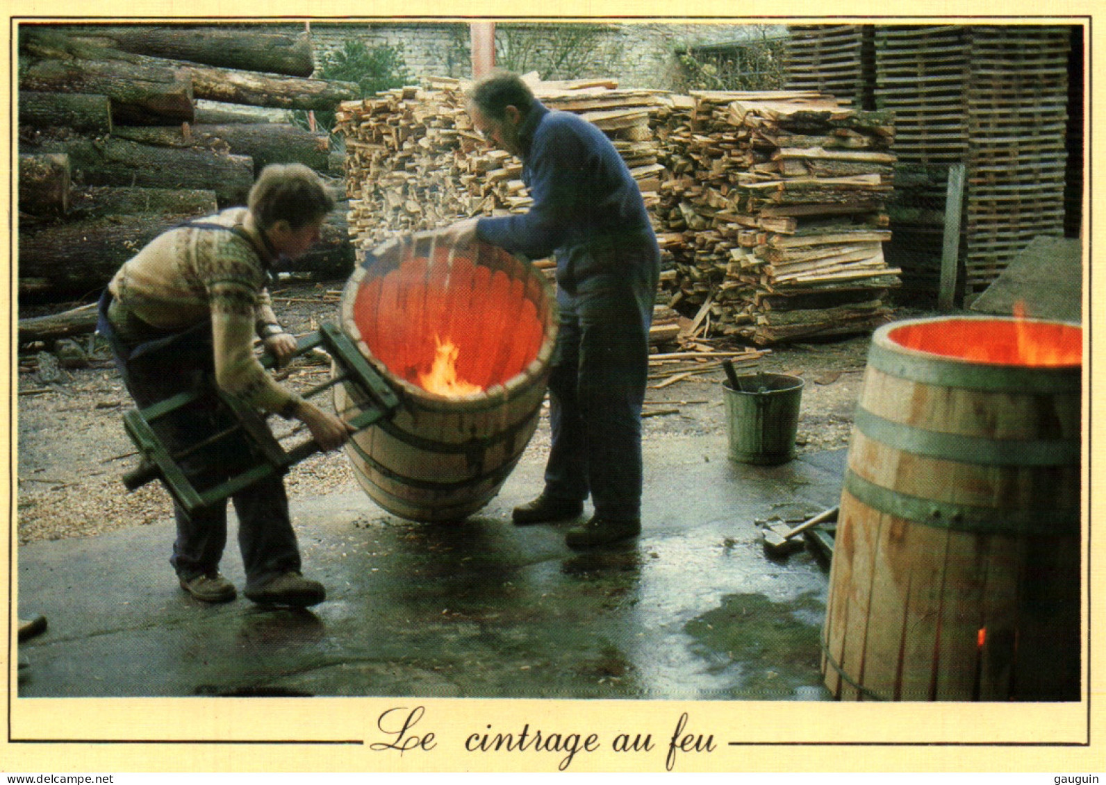 CPM - MÉTIERS D'ANTAN - Cintrage Au Feu Mr.Y.Siruge Maître-Tonnelier à Nuits St Georges - Editions Nivernaises - Artisanat