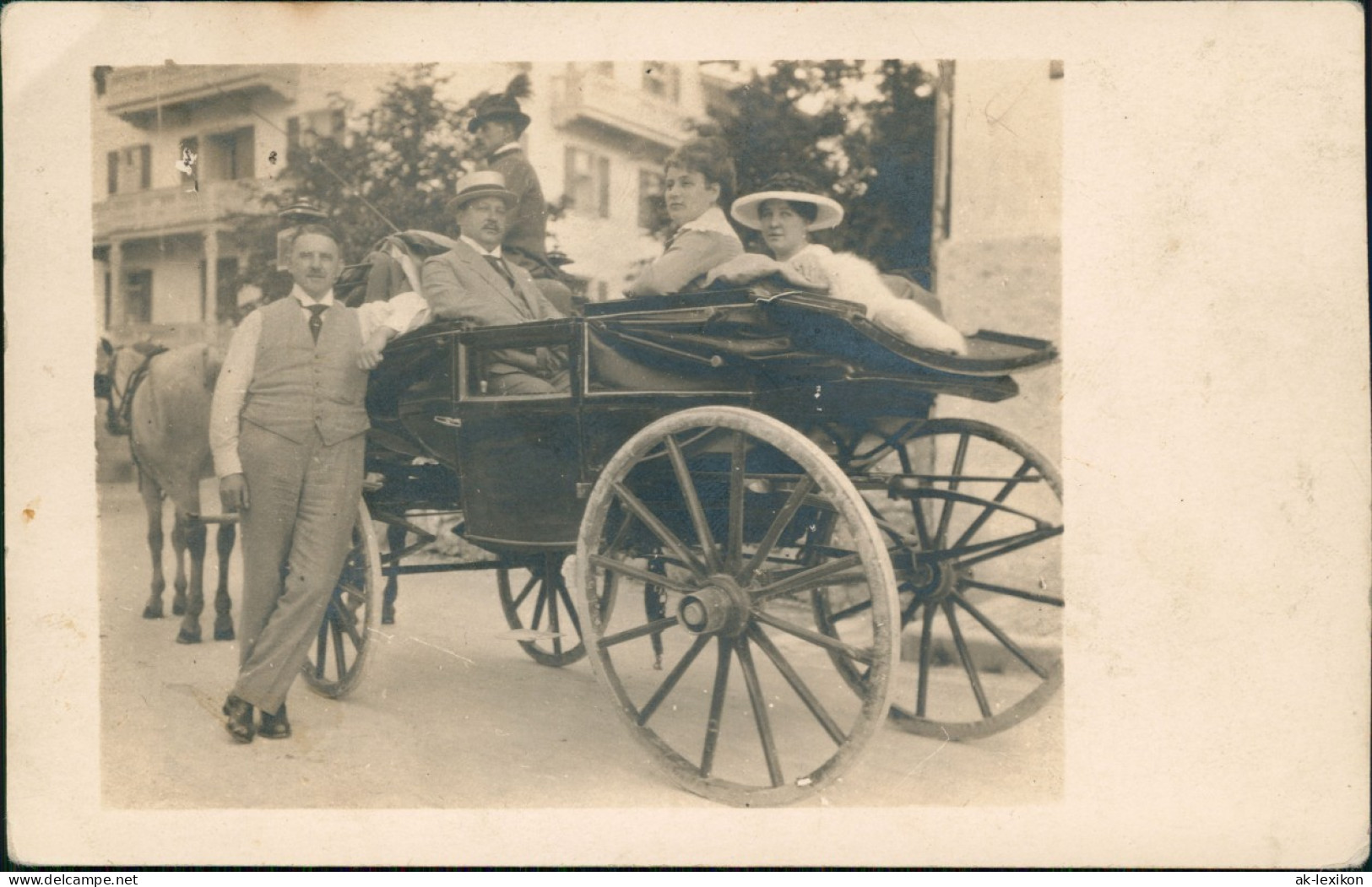 Foto  Feine Herrschaften In Pferdekutsche 1920 Privatfoto - Non Classés