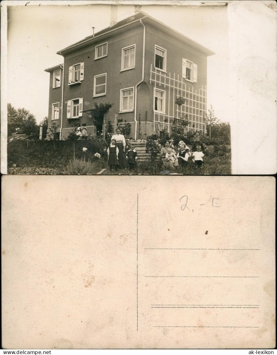 Foto  Familie Vor Ihrem Haus Im Garten 1928 Privatfoto - Non Classés