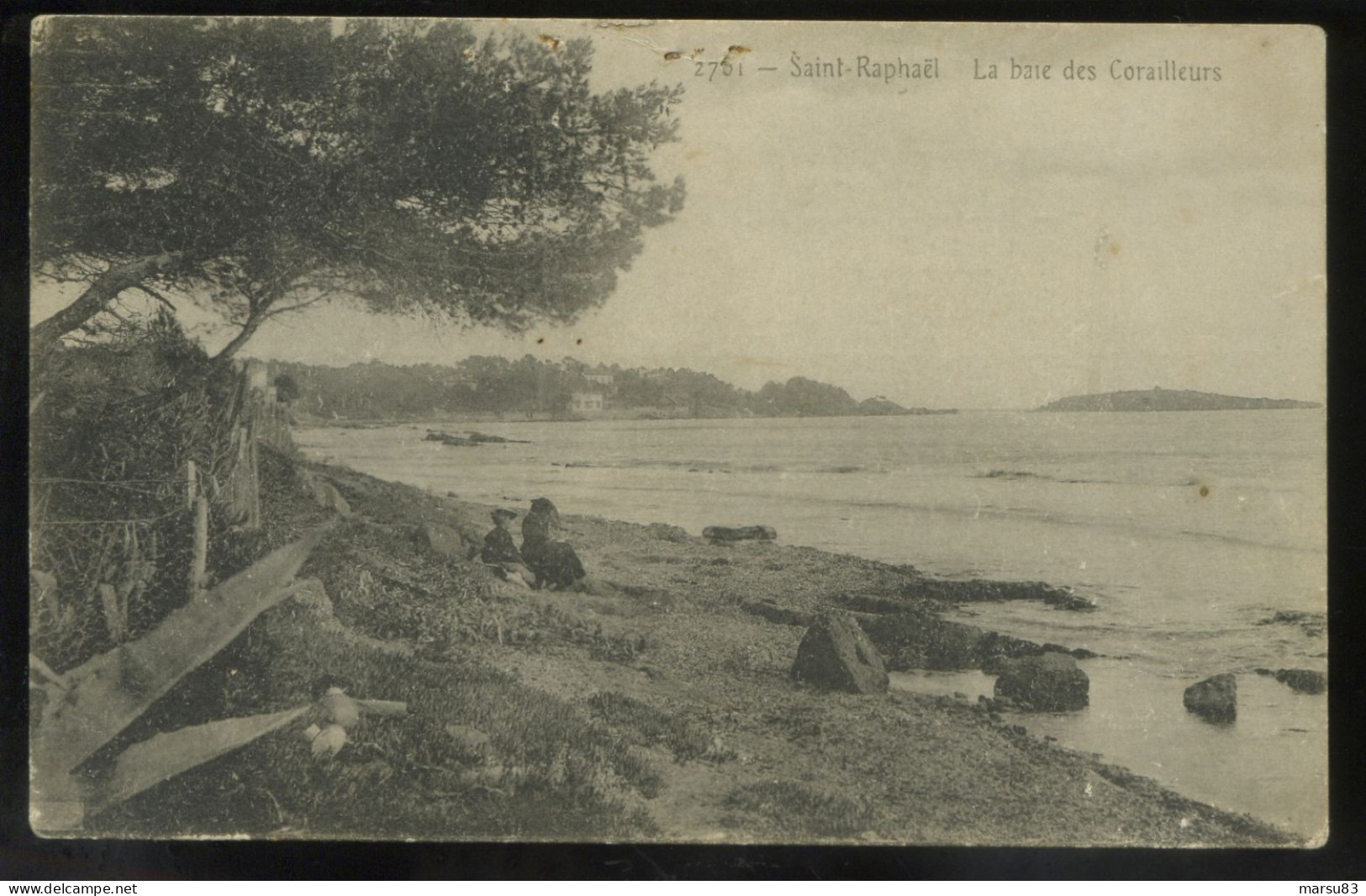 Saint Raphaël - Baie Des Corailleurs ** Belle Cpa ANIMÉE Neutre (trous Punaise) ** Ed. A La Gde Maison (9x14cm) - Saint-Raphaël