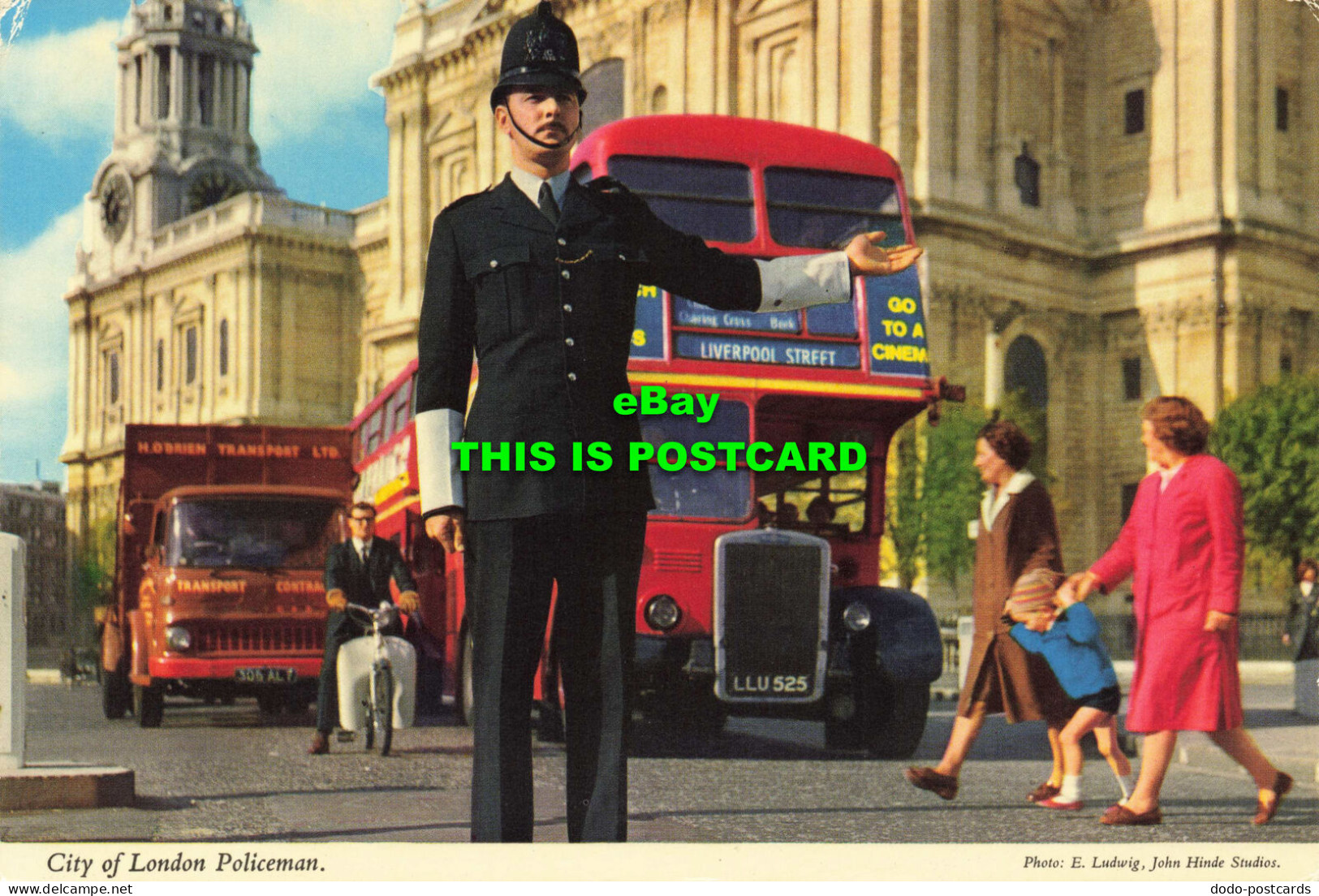 R579406 City Of London Policeman. John Hinde. E. Ludwig. 1981 - Autres & Non Classés