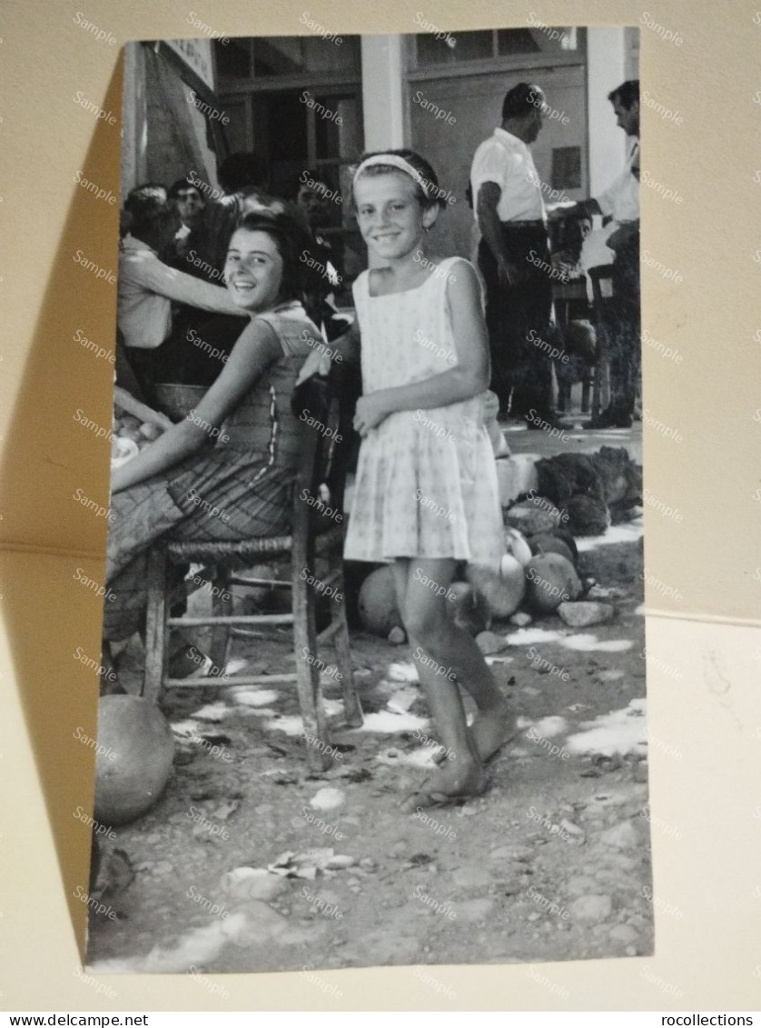 Greece Photo 1963. Small Village Between IGOUMENITSA And PREVEZA. Girls With Watermelons - Europa