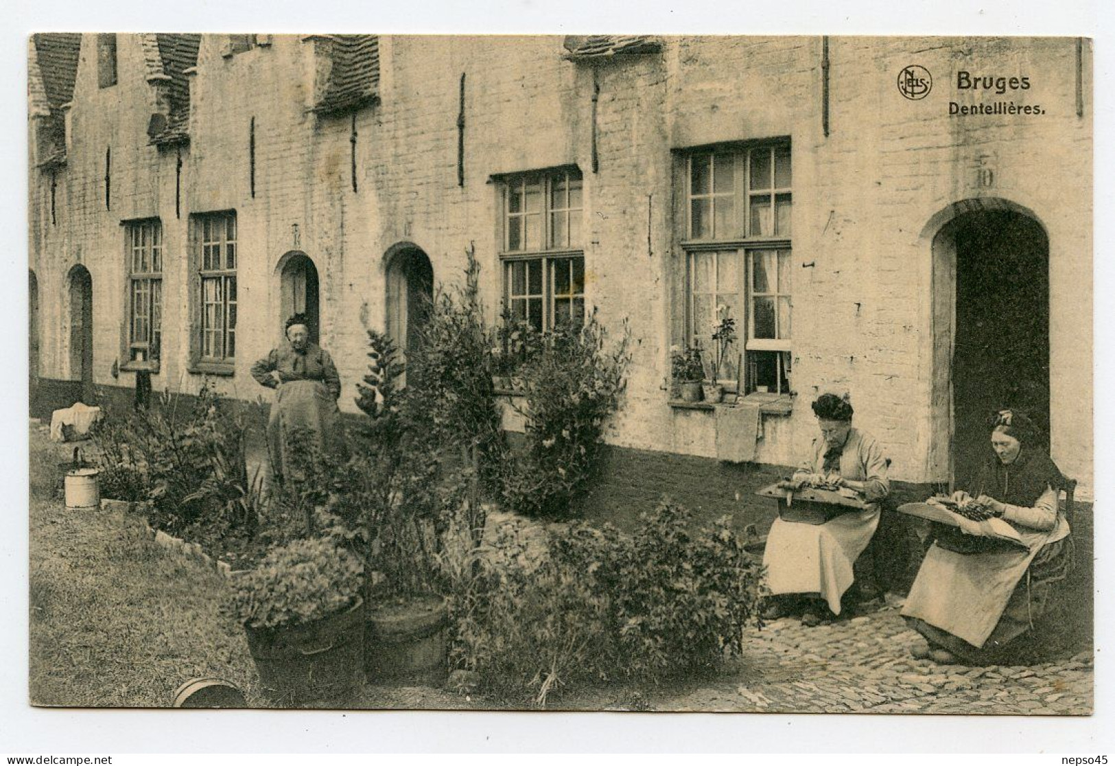 Belgique.Bruges Dentellières Devant La Maison. - Brugge