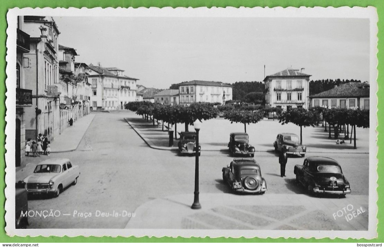 Monção - Praça Deu-la-Deu - Old Cars - Voitures. Viana Do Castelo. Portugal (Fotográfico) - Viana Do Castelo