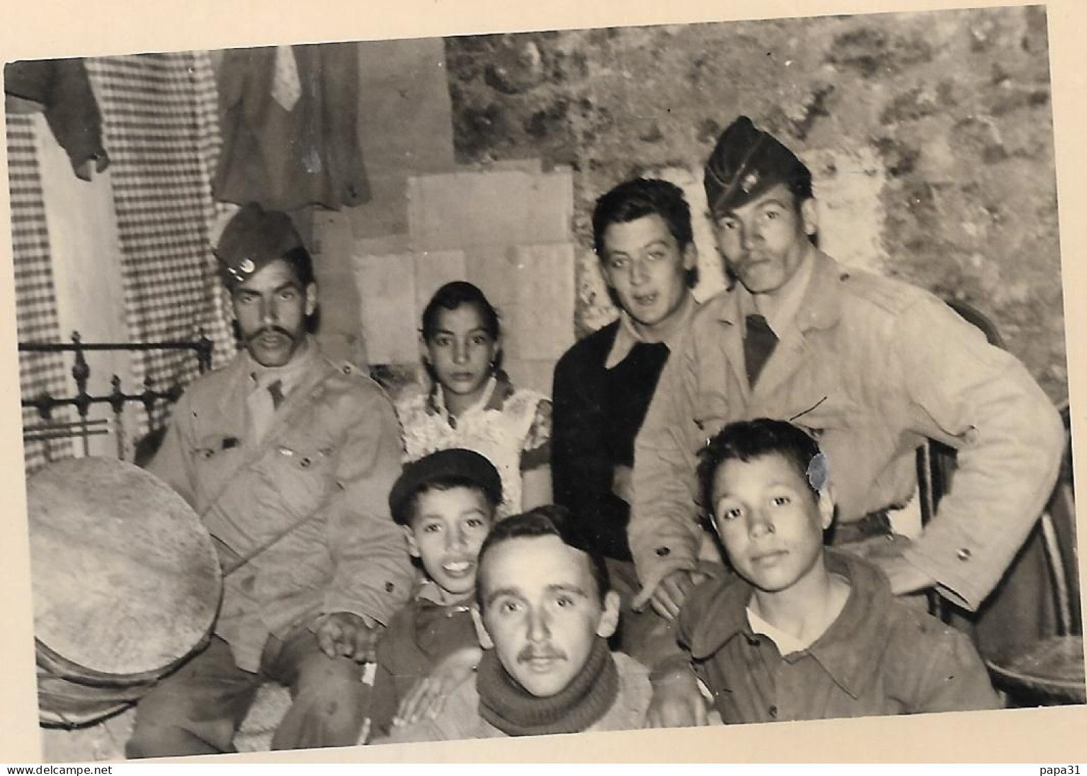 Militaires Avec Une Famille Du Maghreb (Algérie ?) - War, Military