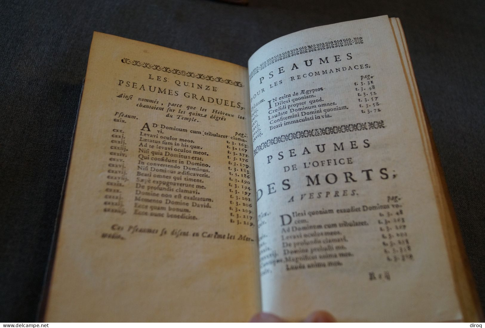 Les Psaumes de David,1700,complet en 3 tomes,vendu en l'état,550 pages-564 pages et 450 pages,17,5 Cm./10,5 Cm.