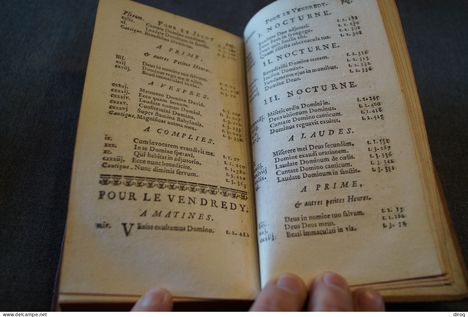 Les Psaumes de David,1700,complet en 3 tomes,vendu en l'état,550 pages-564 pages et 450 pages,17,5 Cm./10,5 Cm.