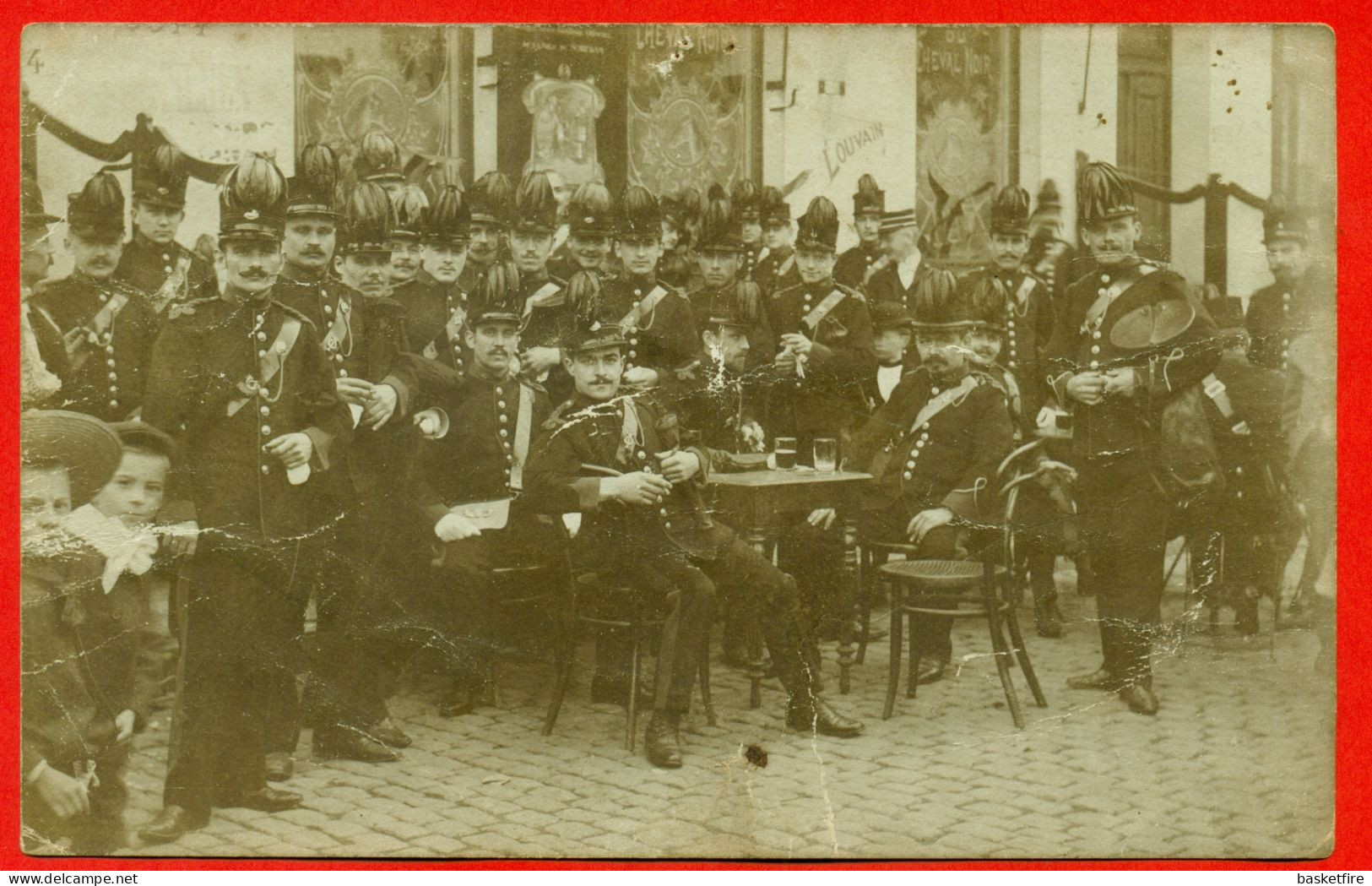 Leuven (Louvain): Fotokaart Groep (militairen?, Muziekkorps?, Brandweermannen?, Rijkswacht?) - Leuven