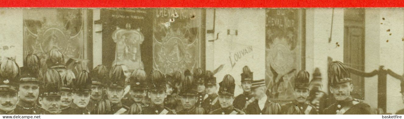 Leuven (Louvain): Fotokaart Groep (militairen?, Muziekkorps?, Brandweermannen?, Rijkswacht?) - Leuven