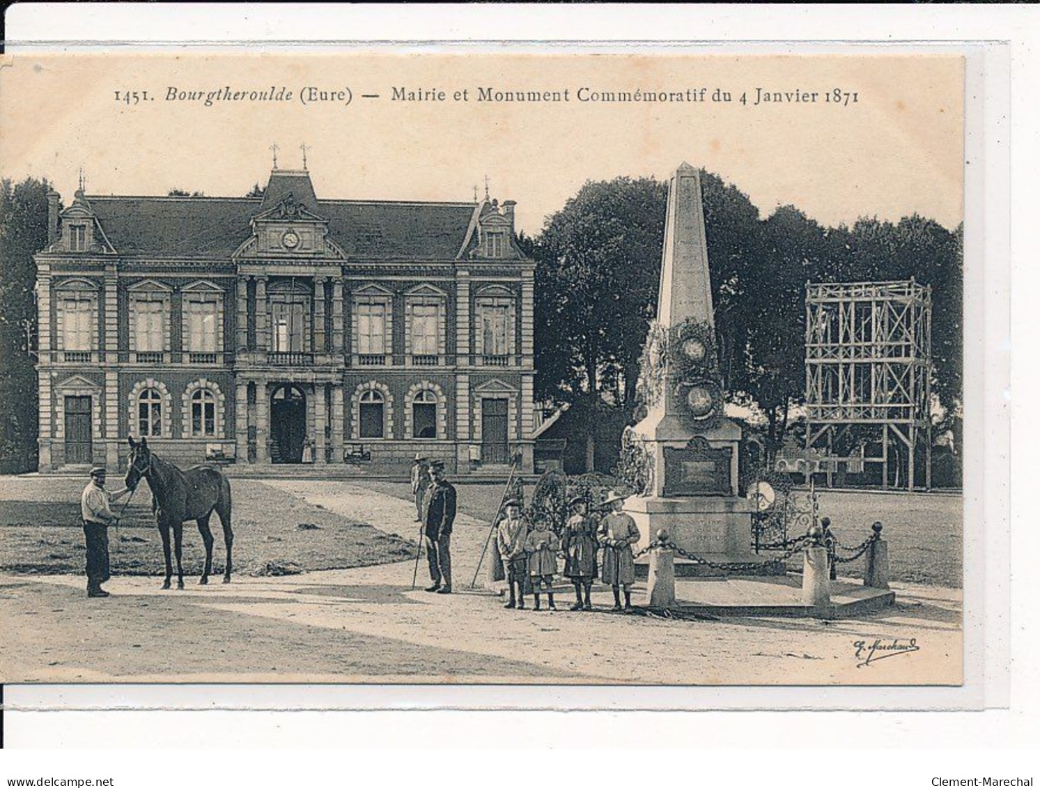 BOURGTHEROULDE : Mairie Et Monument Commémoratif Du 4 Janvier 1871 - Très Bon état - Bourgtheroulde