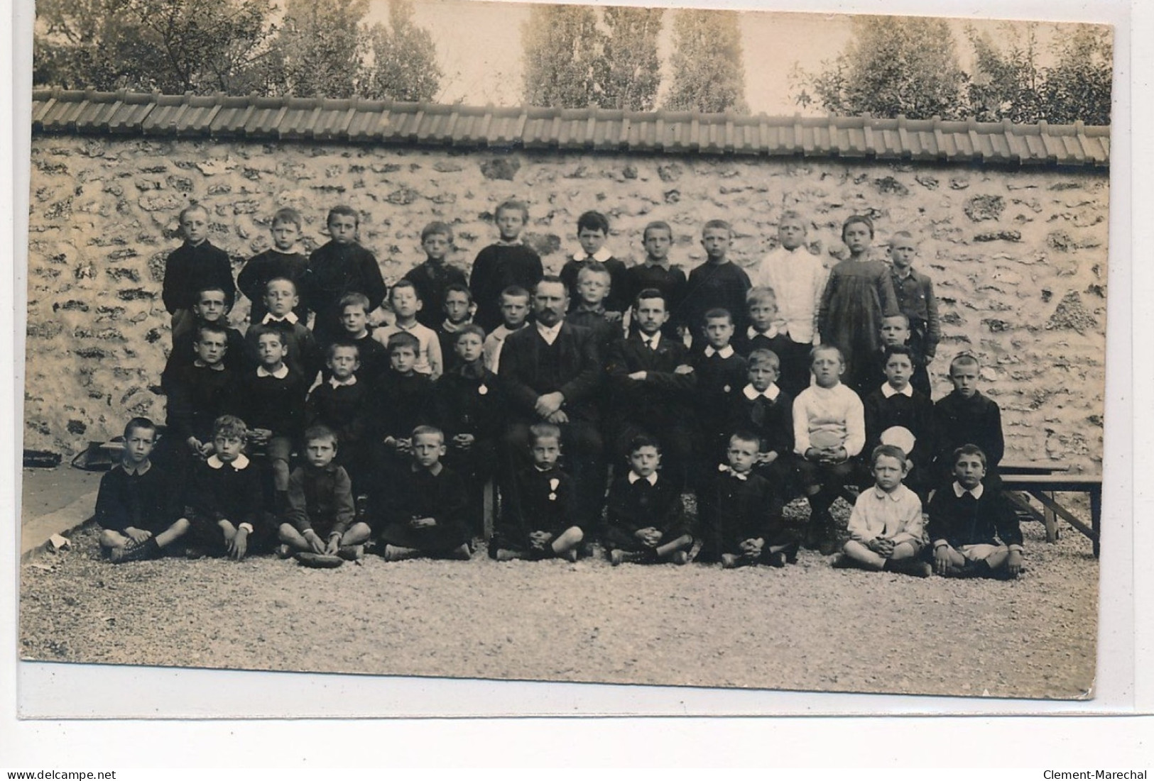 CARTE PHOTO A LOCALISER : Colombes, Ecole, Groupe De Garçon - Tres Bon Etat - Foto