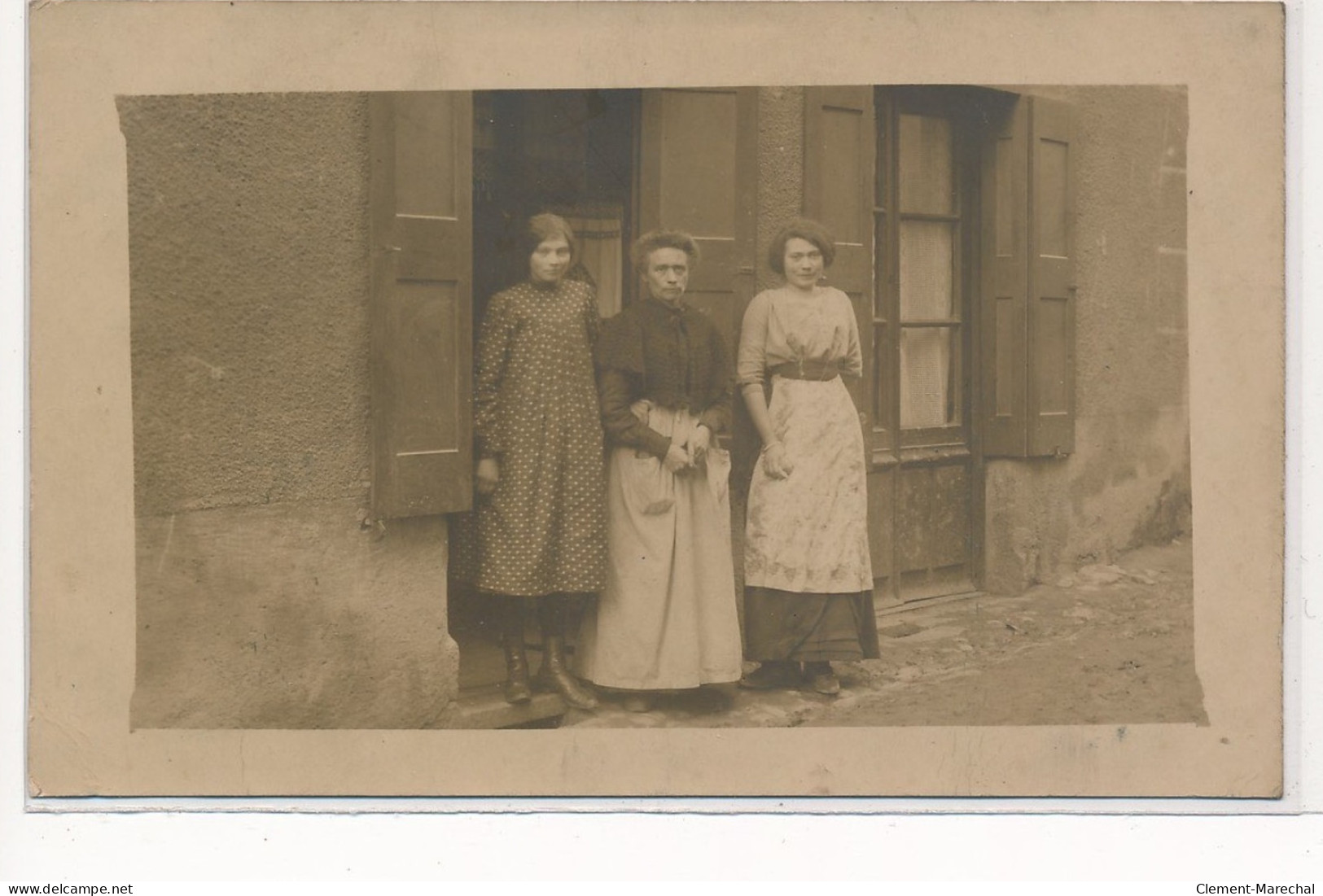 CARTE PHOTO A LOCALISER : Craponne Sur Arzon (?), Personnages - Tres Bon Etat - Foto's