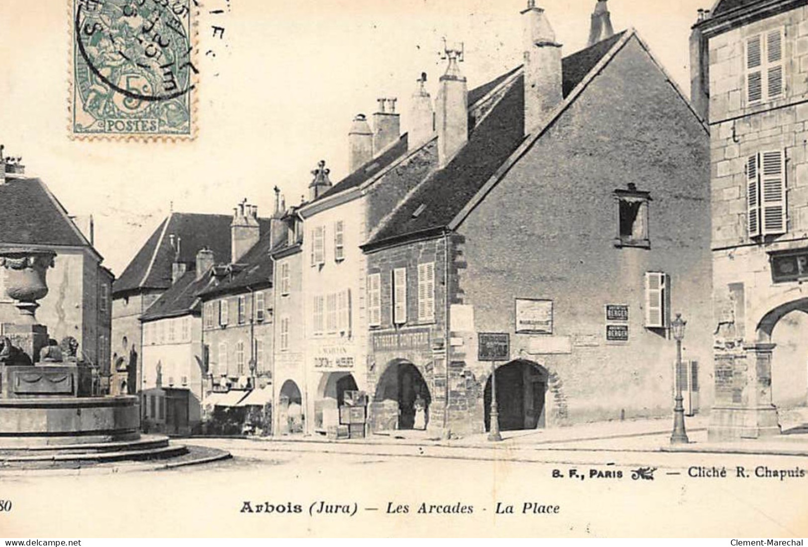 ARBOIS : Les Arcades, La Place - Tres Bon Etat - Arbois