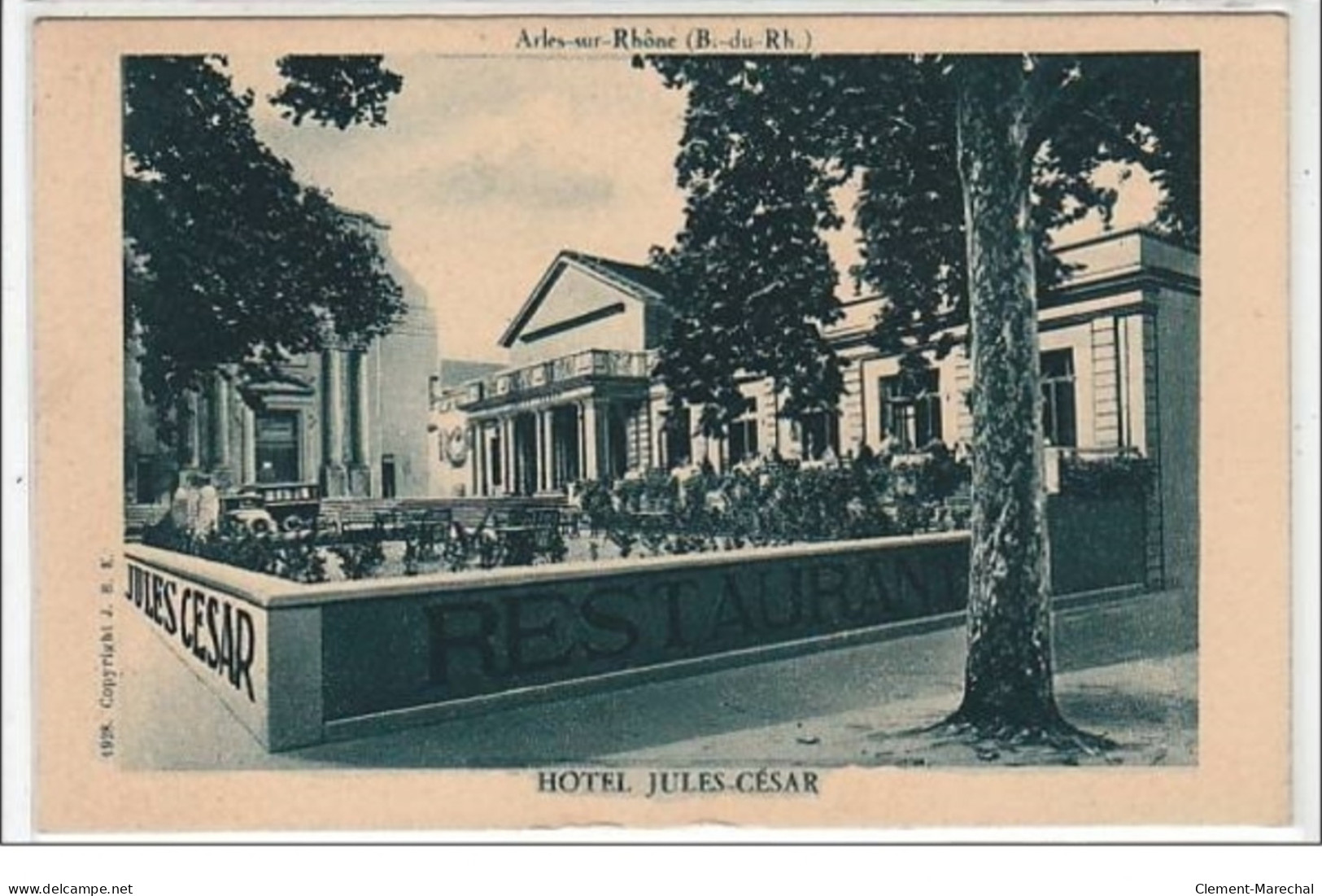 ARLES SUR RHONE : Hôtel Jules César - Très Bon état - Arles