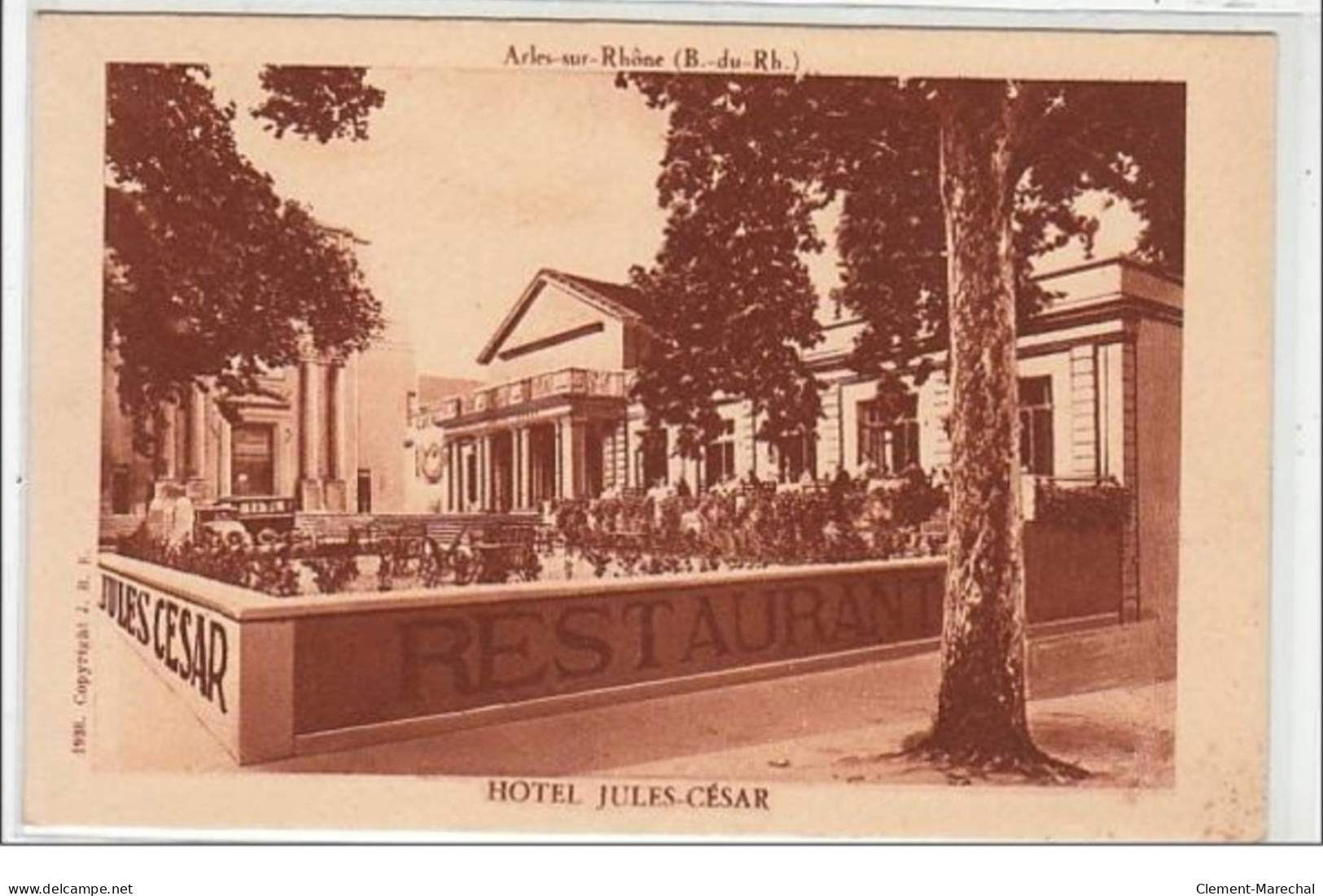 ARLES SUR RHONE : Hôtel Jules César - Très Bon état - Arles