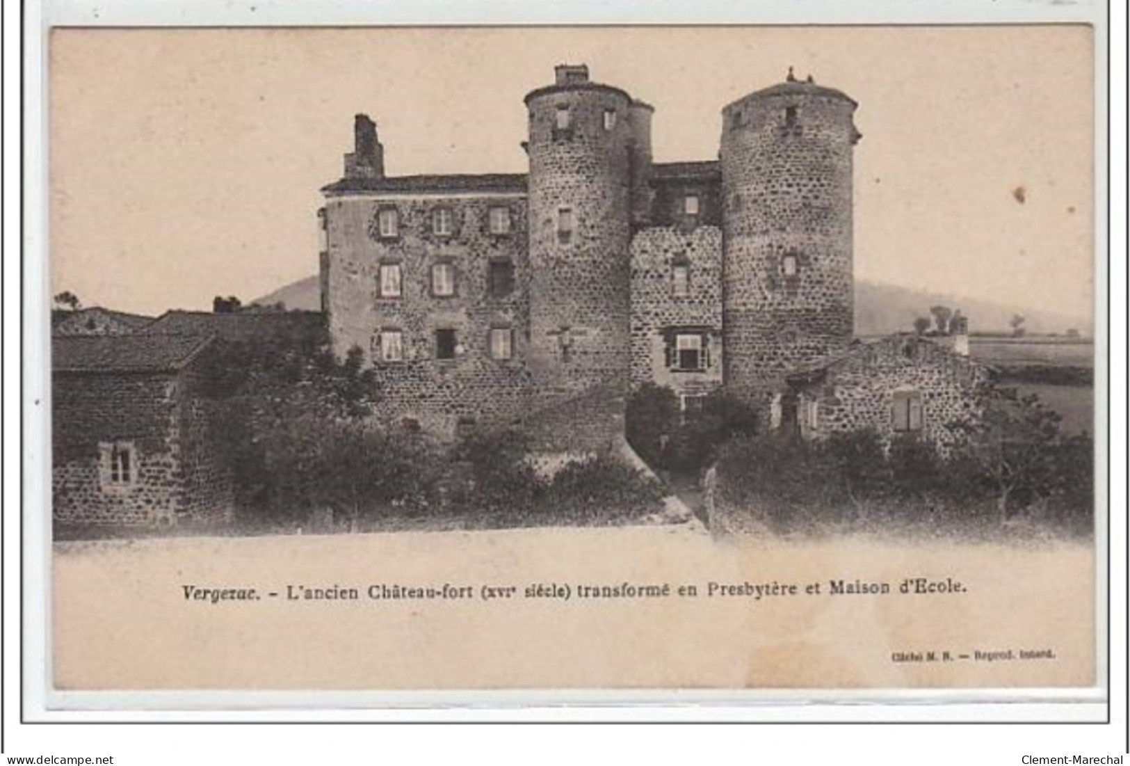 VERGEZAC : L'ancien Château Fort (XVI° Siècle) Transformé En Presbytère Et Maison D'école - Très Bon état - Sonstige & Ohne Zuordnung