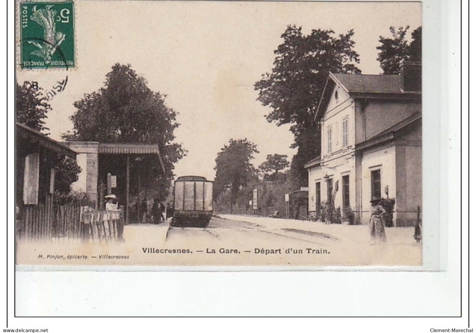 VILLECRESNES - La Gare - Départ D'un Train- Très Bon état - Villecresnes