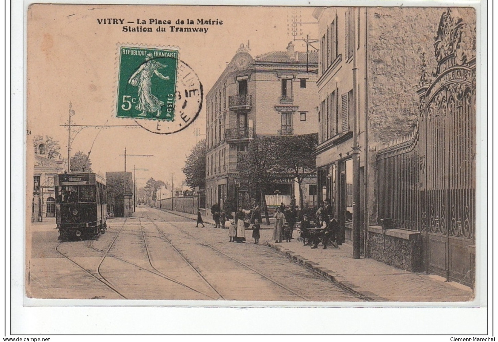 VITRY - La Place De La Mairie - Station Du Tramway - Très Bon état - Vitry Sur Seine