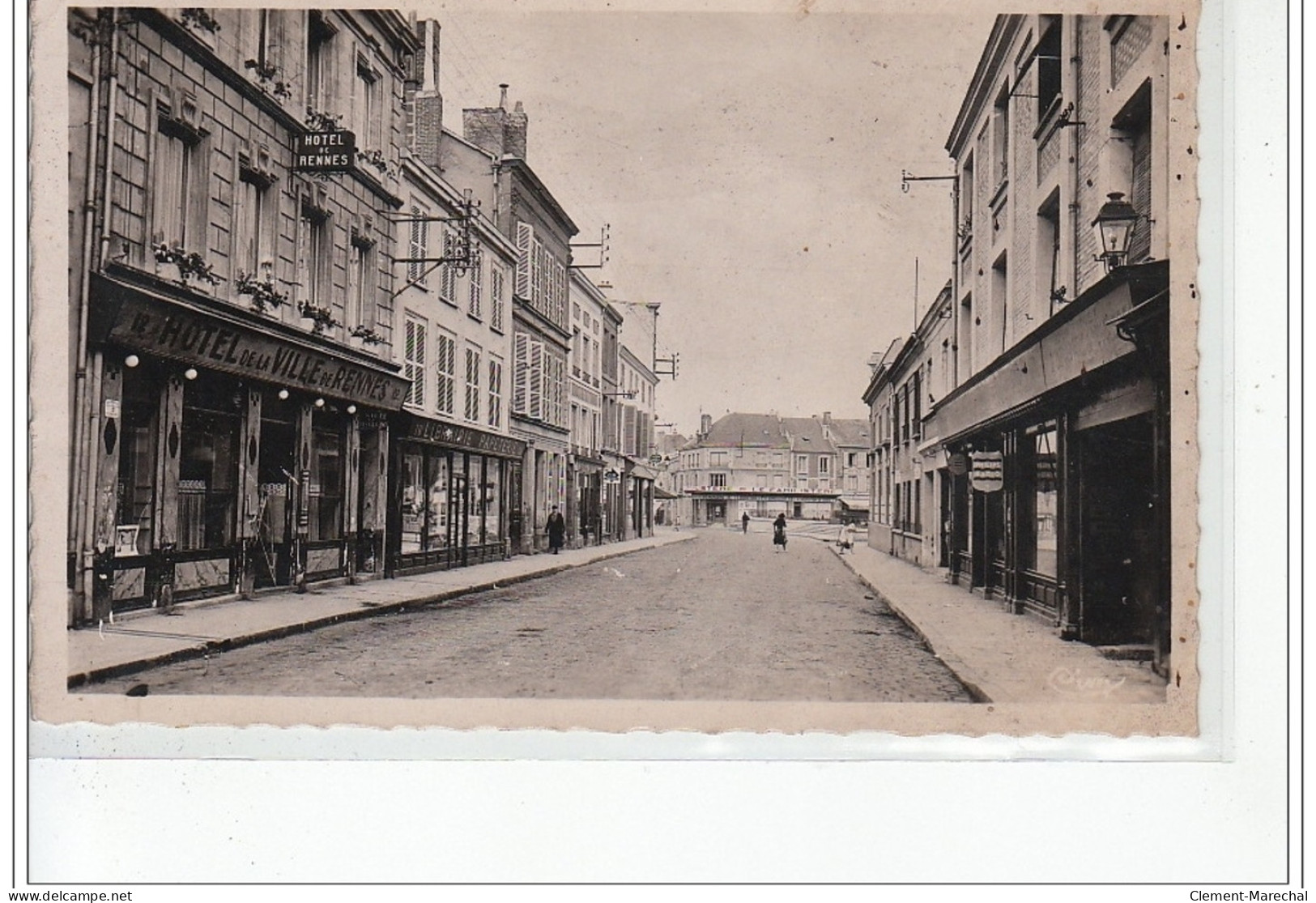 VOUZIERS - Rue Chanzy (vers La Place Carnot) - Très Bon état - Vouziers
