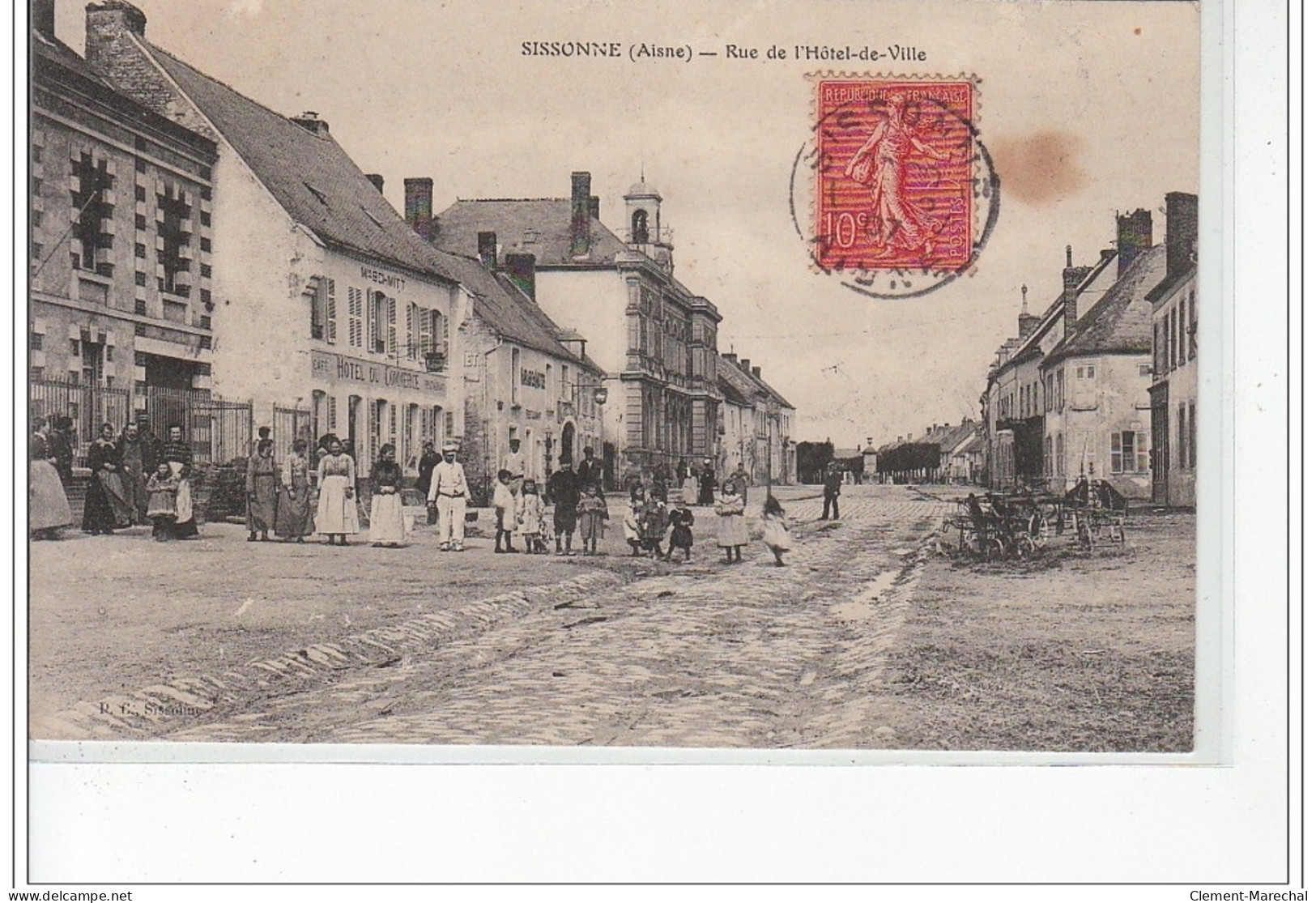 SISSONNE - Rue De L'Hôtel De Ville - Très Bon état - Sissonne