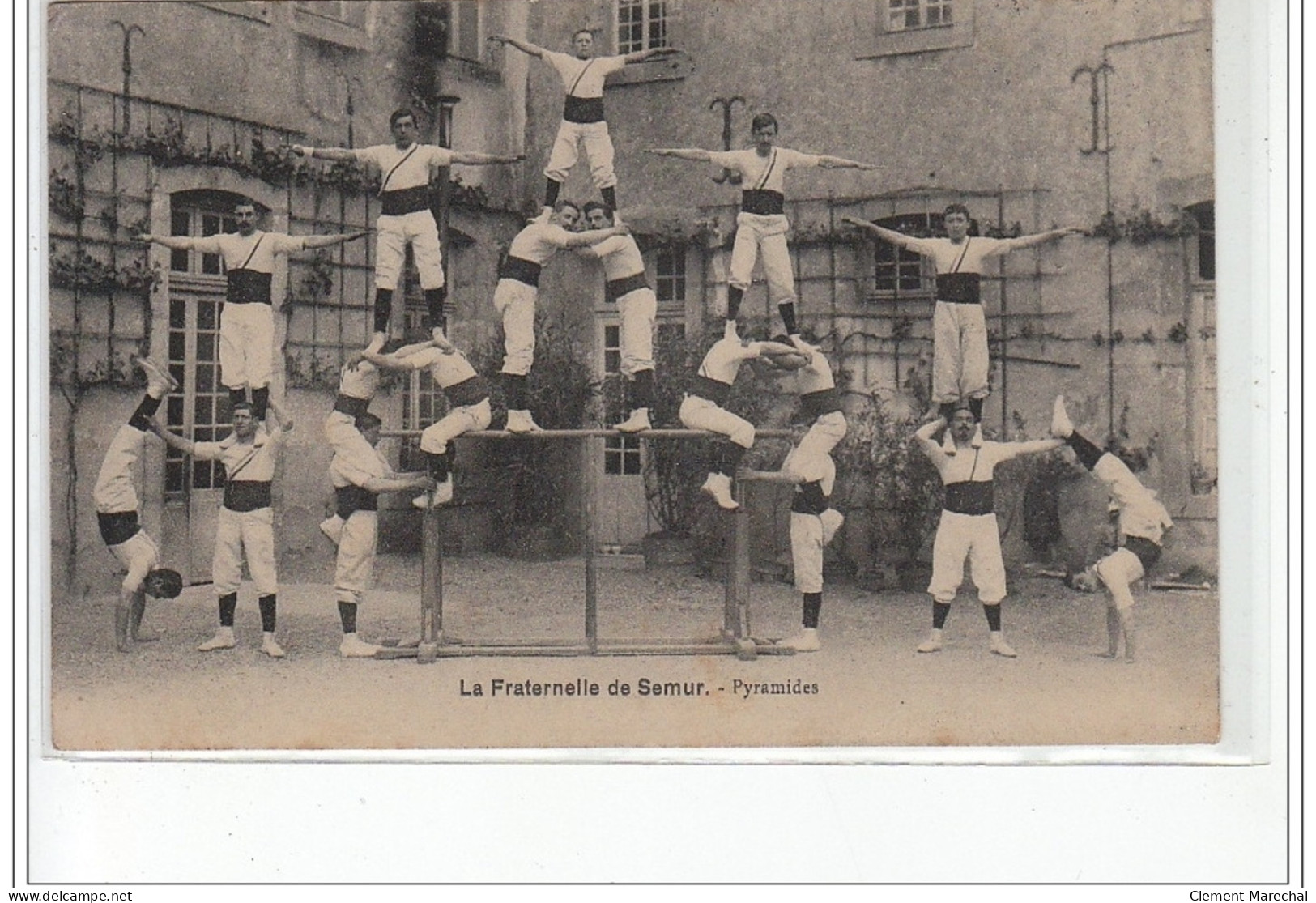 SEMUR - La Fraternelle De Semur - Pyramides - Très Bon état - Semur