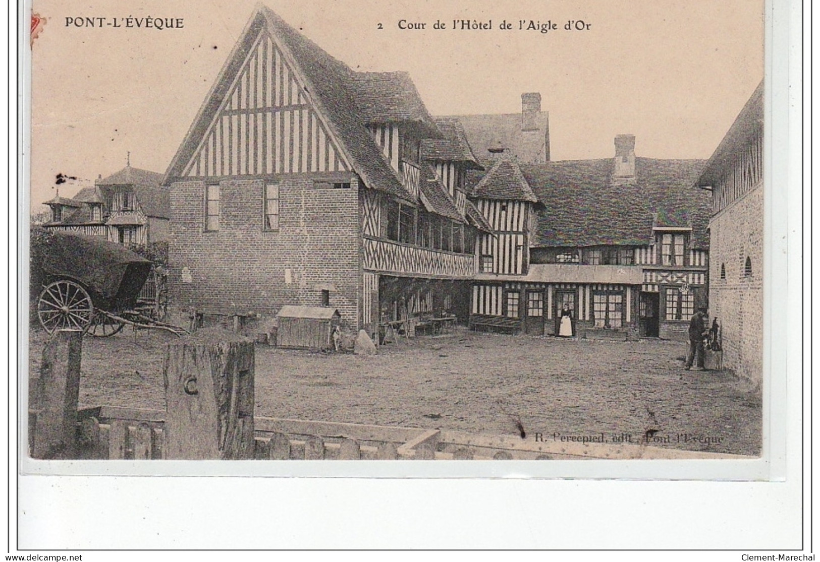 PONT-L'EVEQUE - Cour De L'Hôtel De L'Aigle D'Or - Très Bon état - Pont-l'Evèque