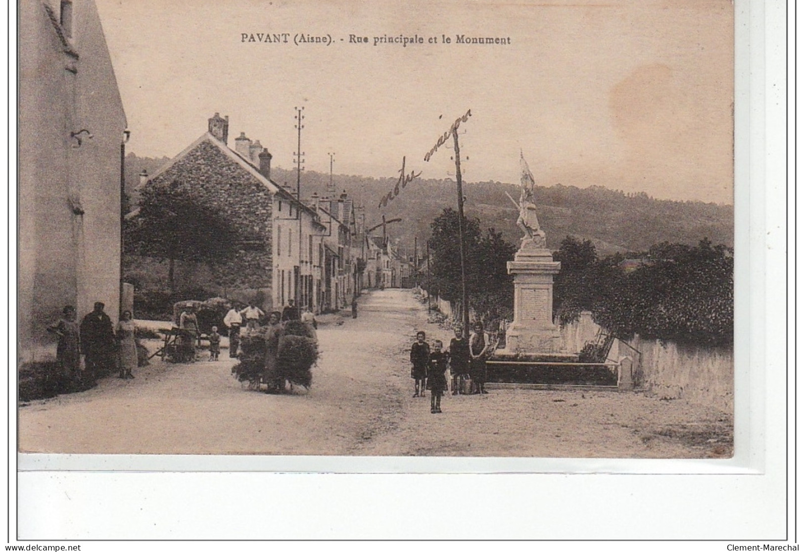 PAVANT - Rue Principale Et Le Monument - Très Bon état - Soissons