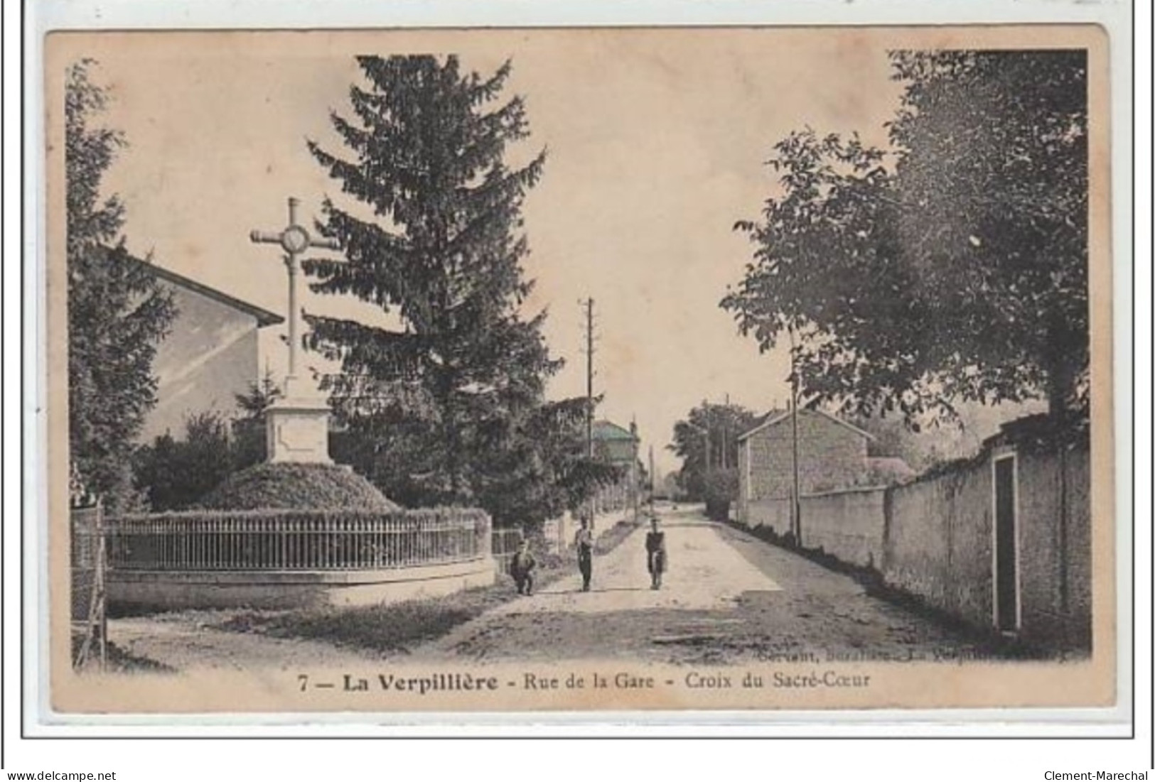 LA VERPILLIERE : Rue De La Gare - Croix Du Sacré Coeur - Très Bon état - Otros & Sin Clasificación