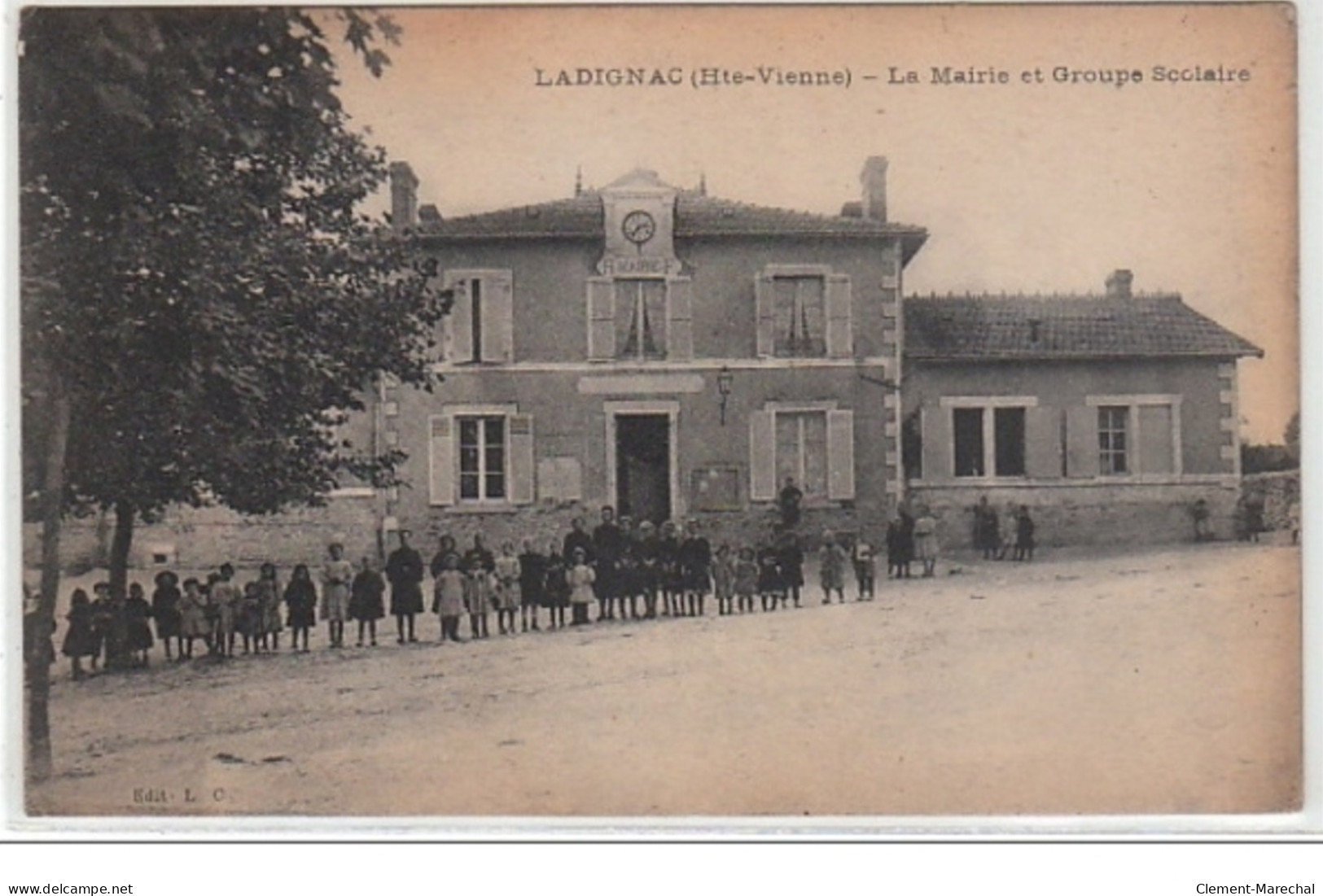 LADIGNAC : La Mairie Et Groupe Scolaire - Très Bon état - Altri & Non Classificati