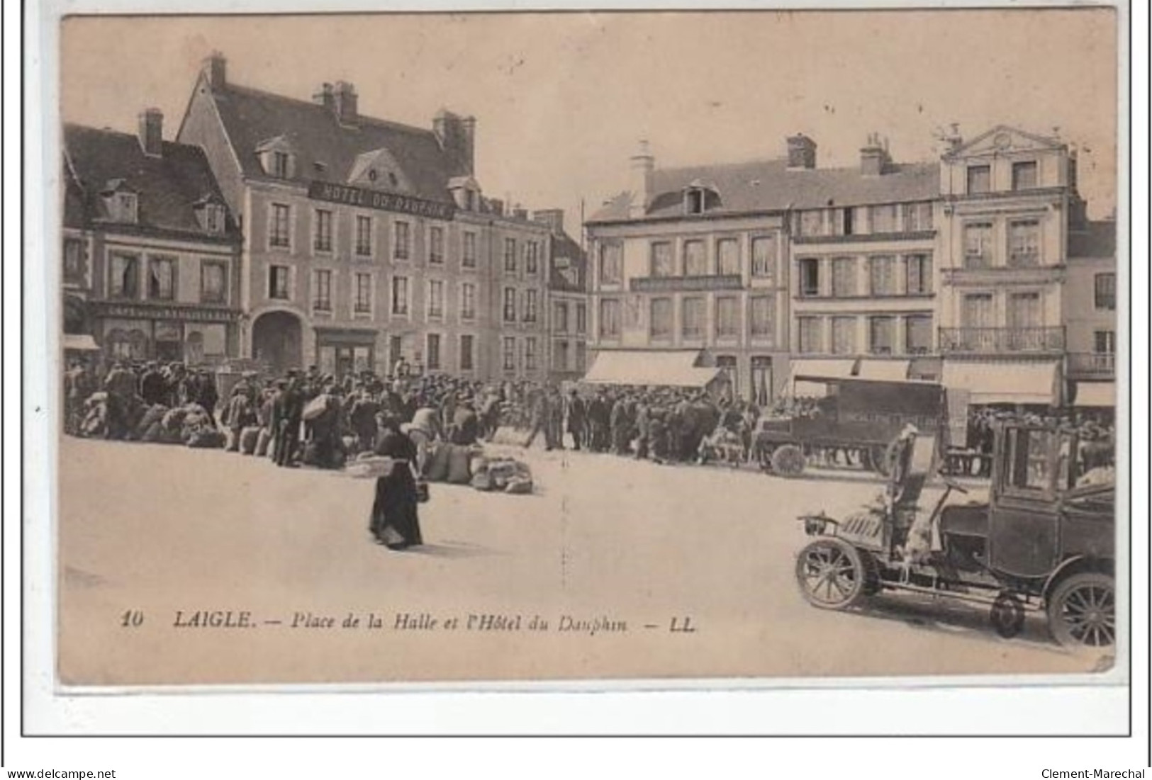 LAIGLE : Place De La Halle Et L'hôtel Du Dauphin - Très Bon état - L'Aigle