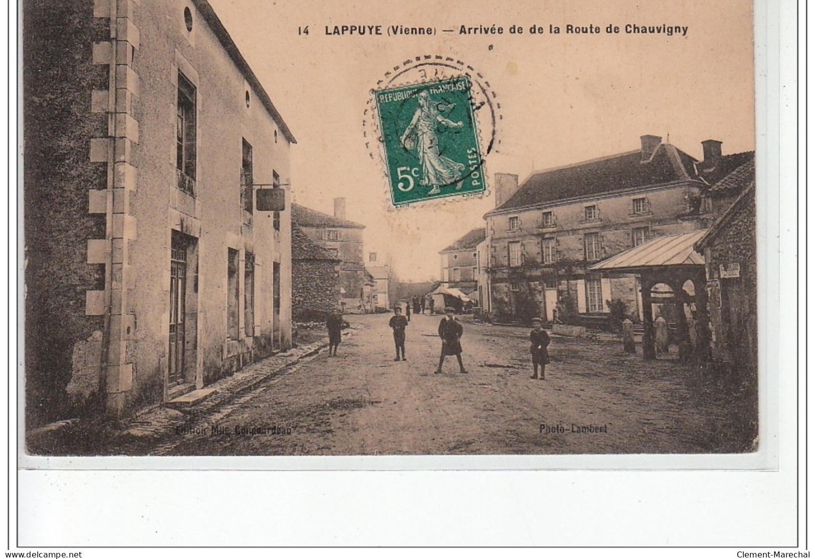 LAPPUYE - Arrivée De La Route De Chauvigny - Très Bon état - Otros & Sin Clasificación