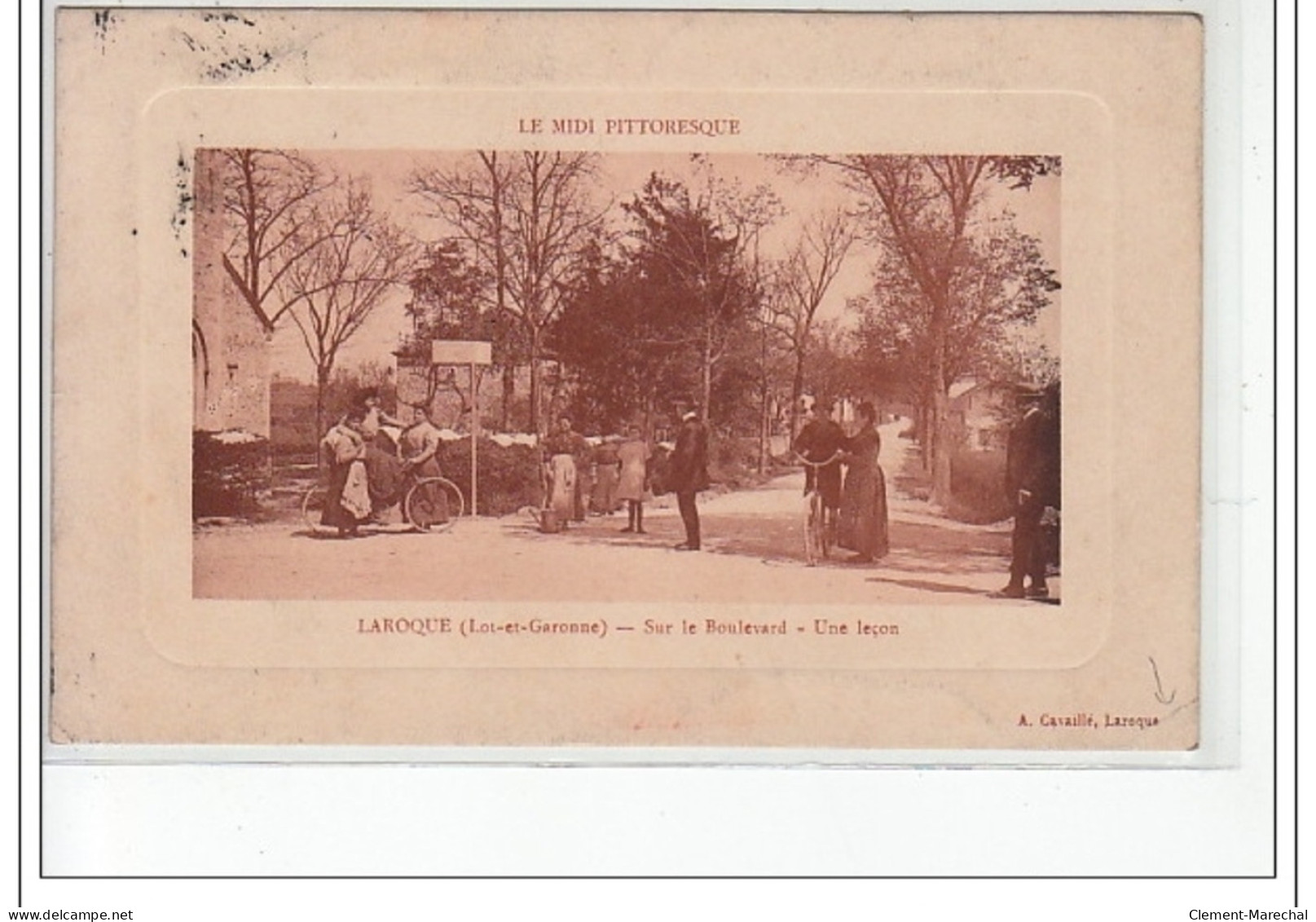 LAROQUE - Sur Le Boulevard - Une Leçon - état - Laroque Timbault