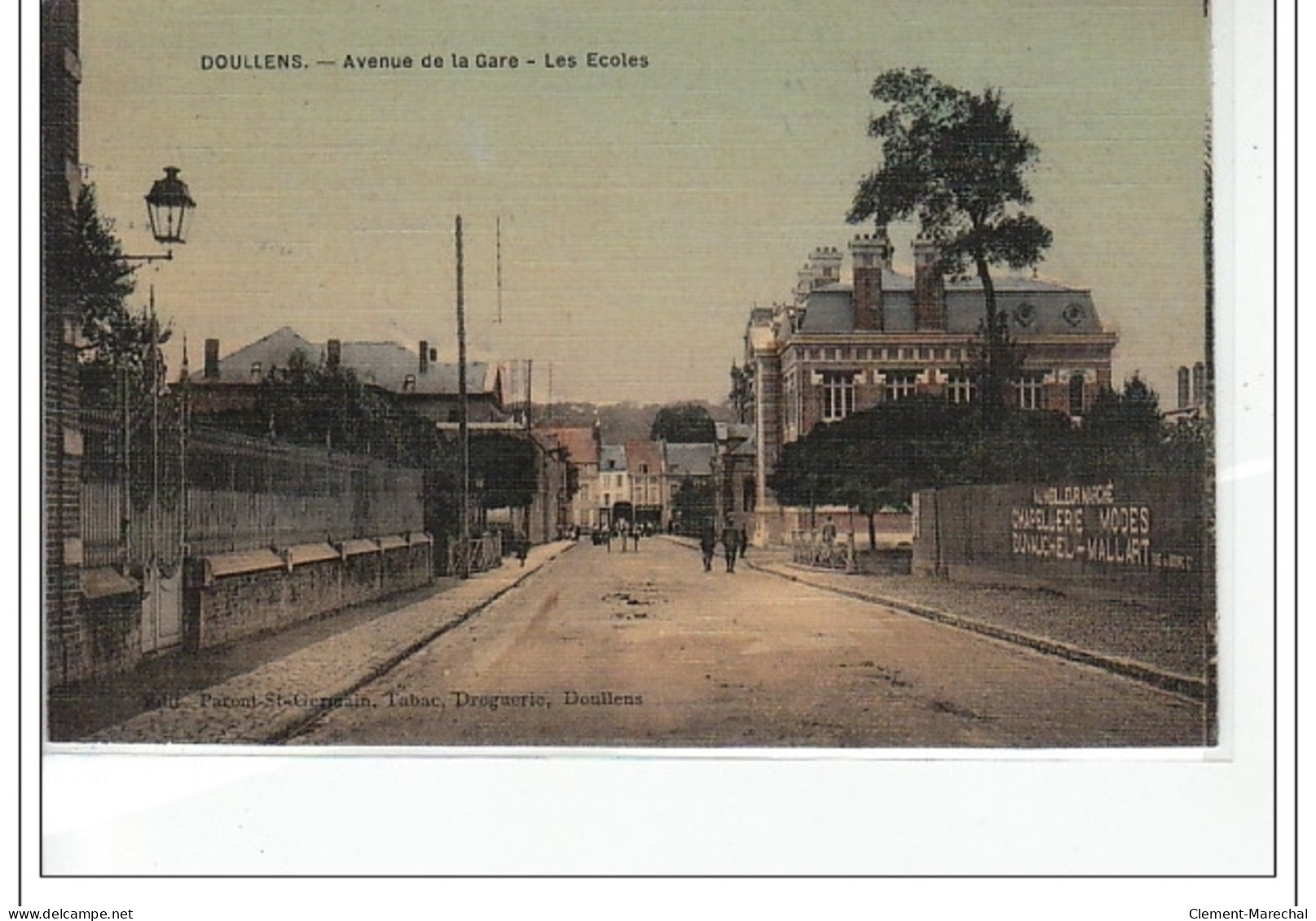 DOULLENS - Avenue De La Gare - Les écoles - Très Bon état - Doullens