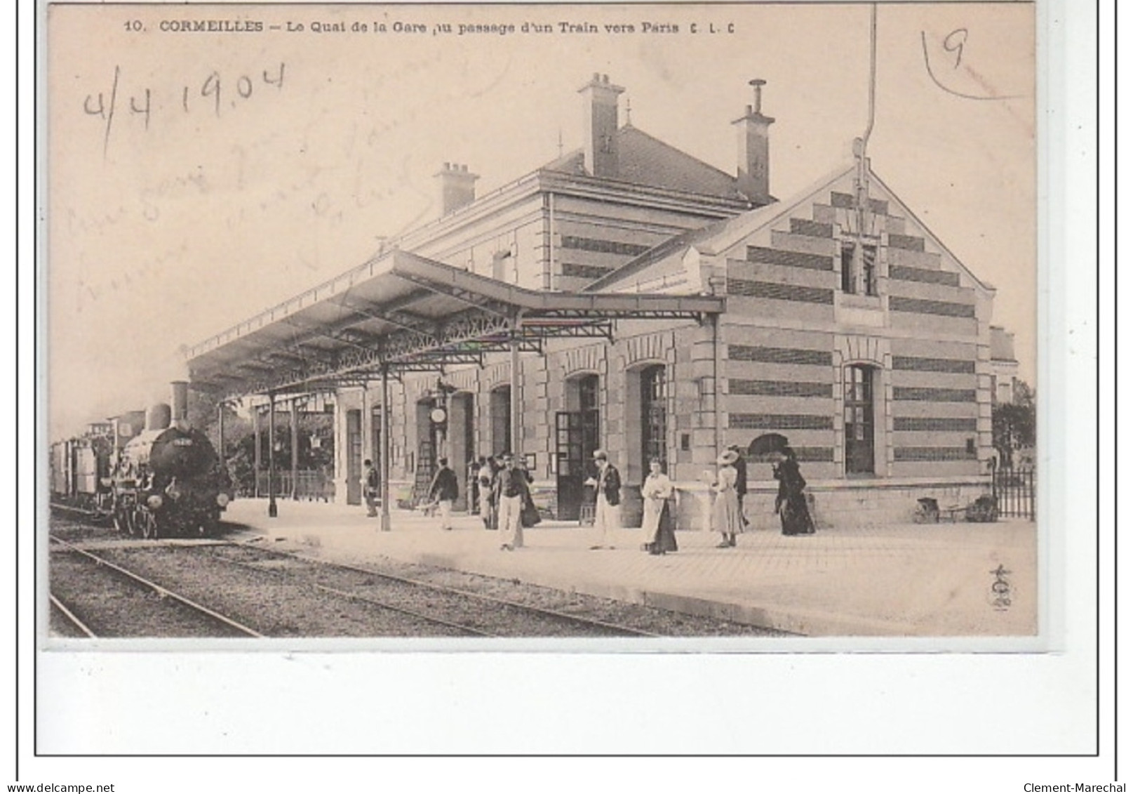 CORMEILLES - Le Quai De La Gare Au Passage D'un Train Vers Paris - Très Bon état - Cormeilles En Parisis