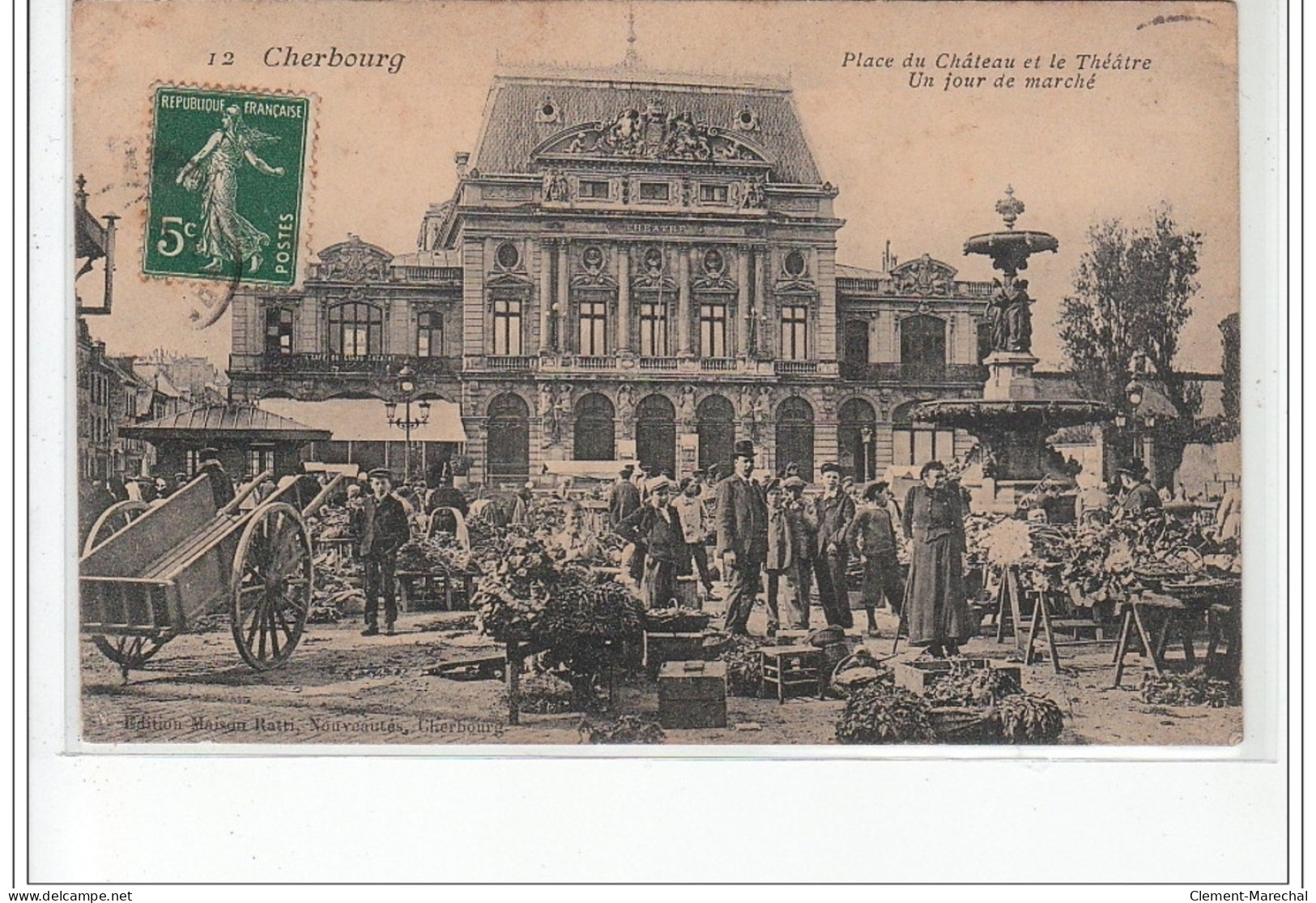 CHERBOURG - Place Du Château Et Le Théâtre Un Jour De Marché - Très Bon état - Cherbourg