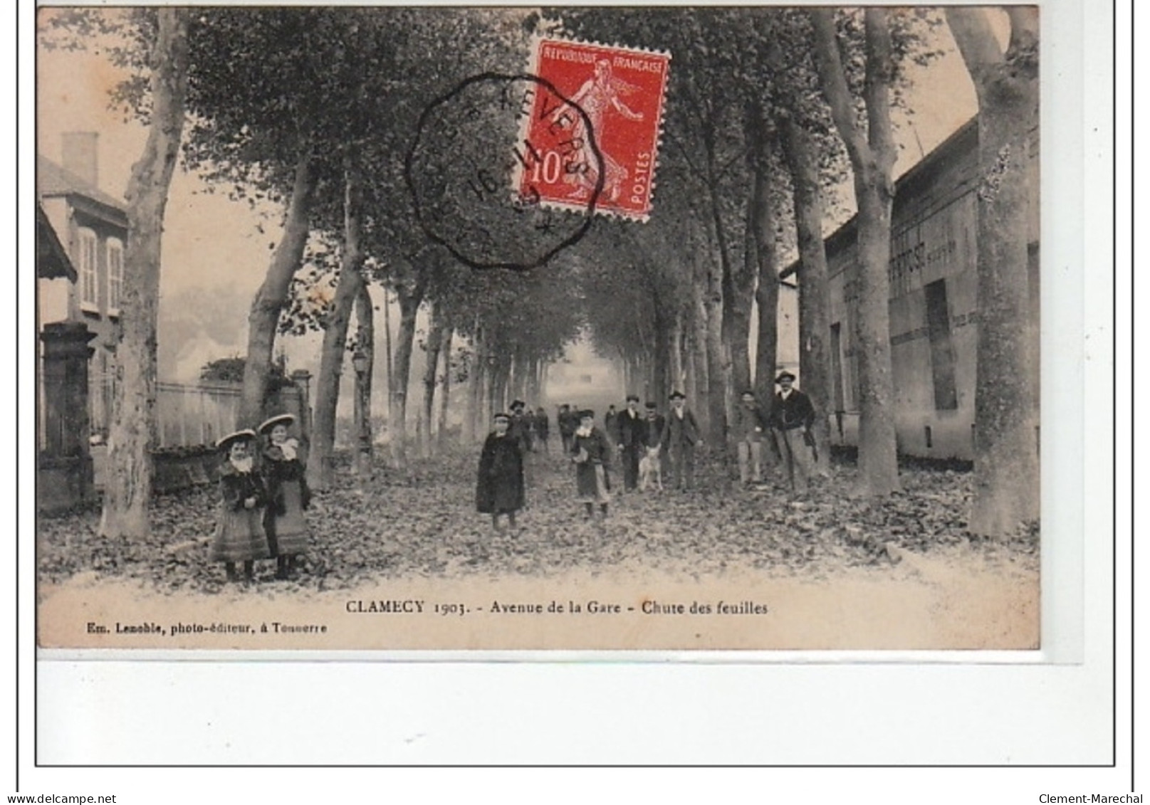 CLAMECY 1903 - Avenue De La Gare - Chute Des Feuilles - Très Bon état - Clamecy