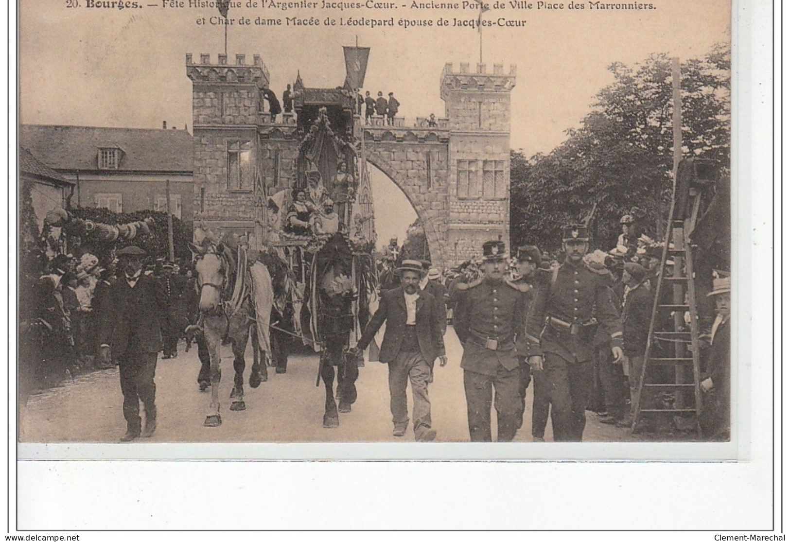 BOURGES - Fête Historique De L'Argentier Jacques Coeur - Place Des Marronniers Et Char De Dame Macée - Très Bon ét - Bourges