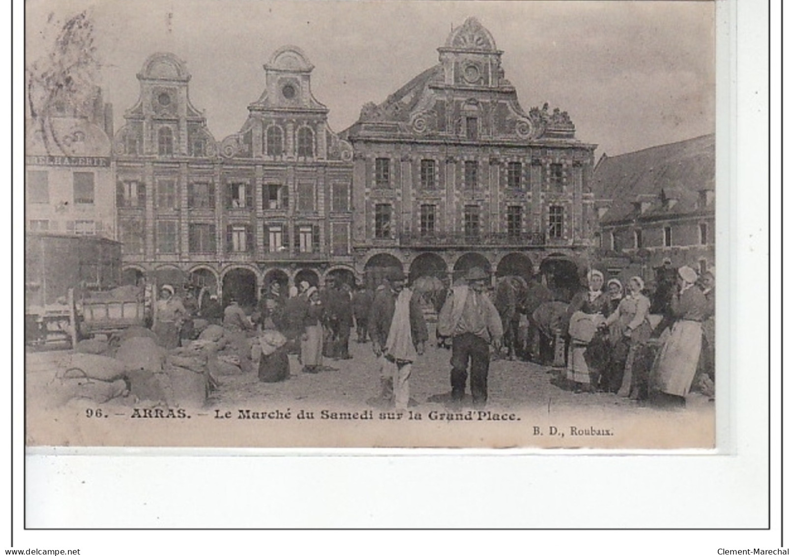 ARRAS - Le Marché Du Samedi Sur La Grand Place - Très Bon état - Arras